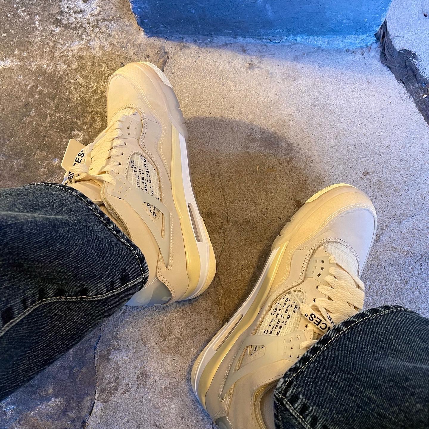 (W) Jordan 4 x Off-White Retro SP Sail 착용 스타일 - 3