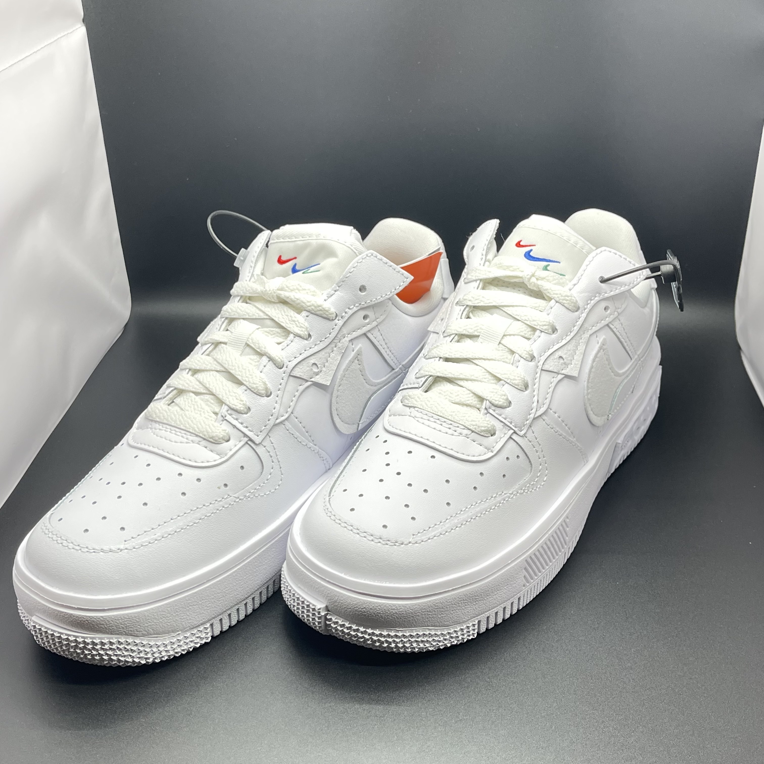 (W) Nike Air Force 1 Fontanka White Pearl, New Balance 327 White Silver Gum 착용 스타일 - 1
