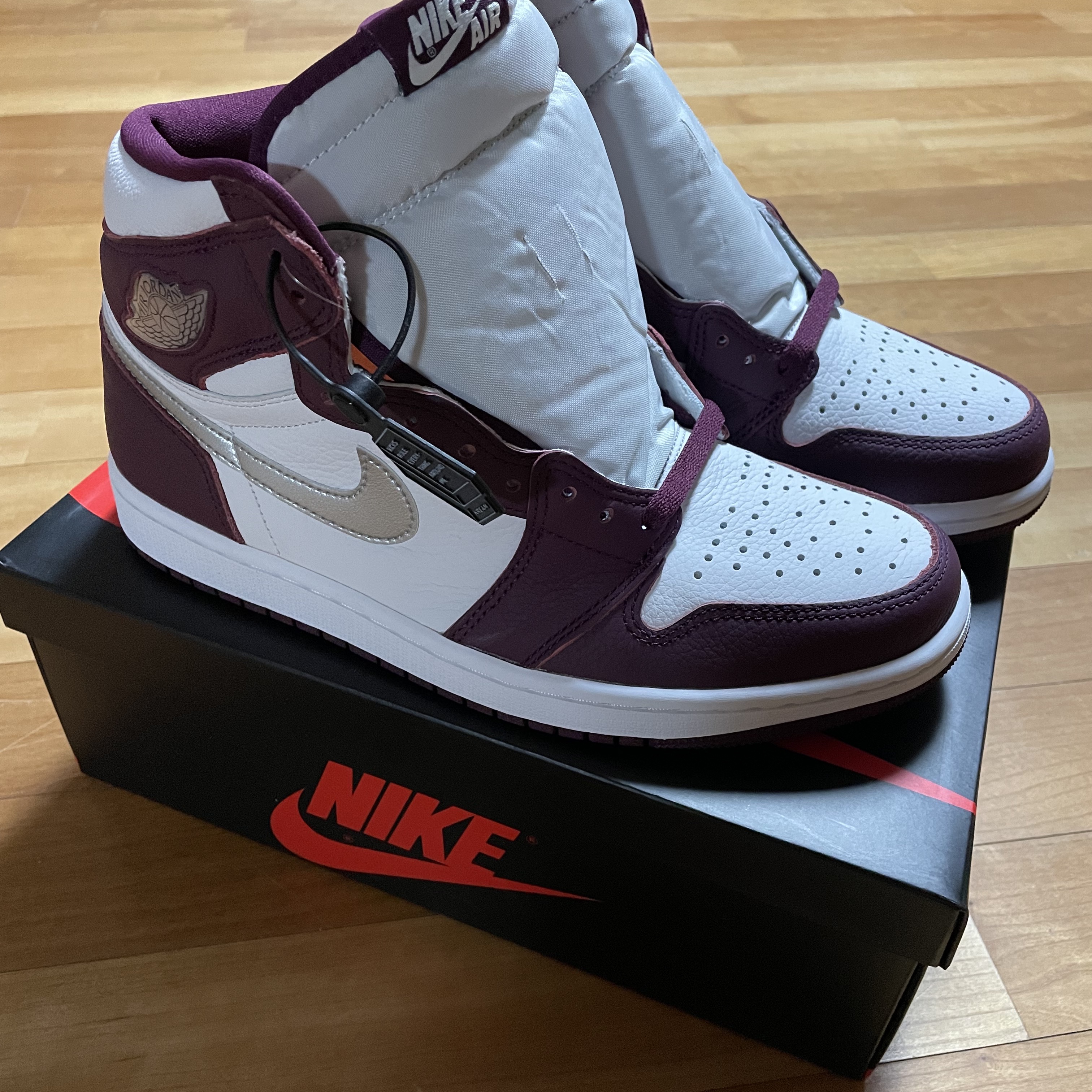 Jordan 1 Retro High OG Bordeaux, IAB Studio Track Pants Navy - 21SS 착용 스타일 - 2