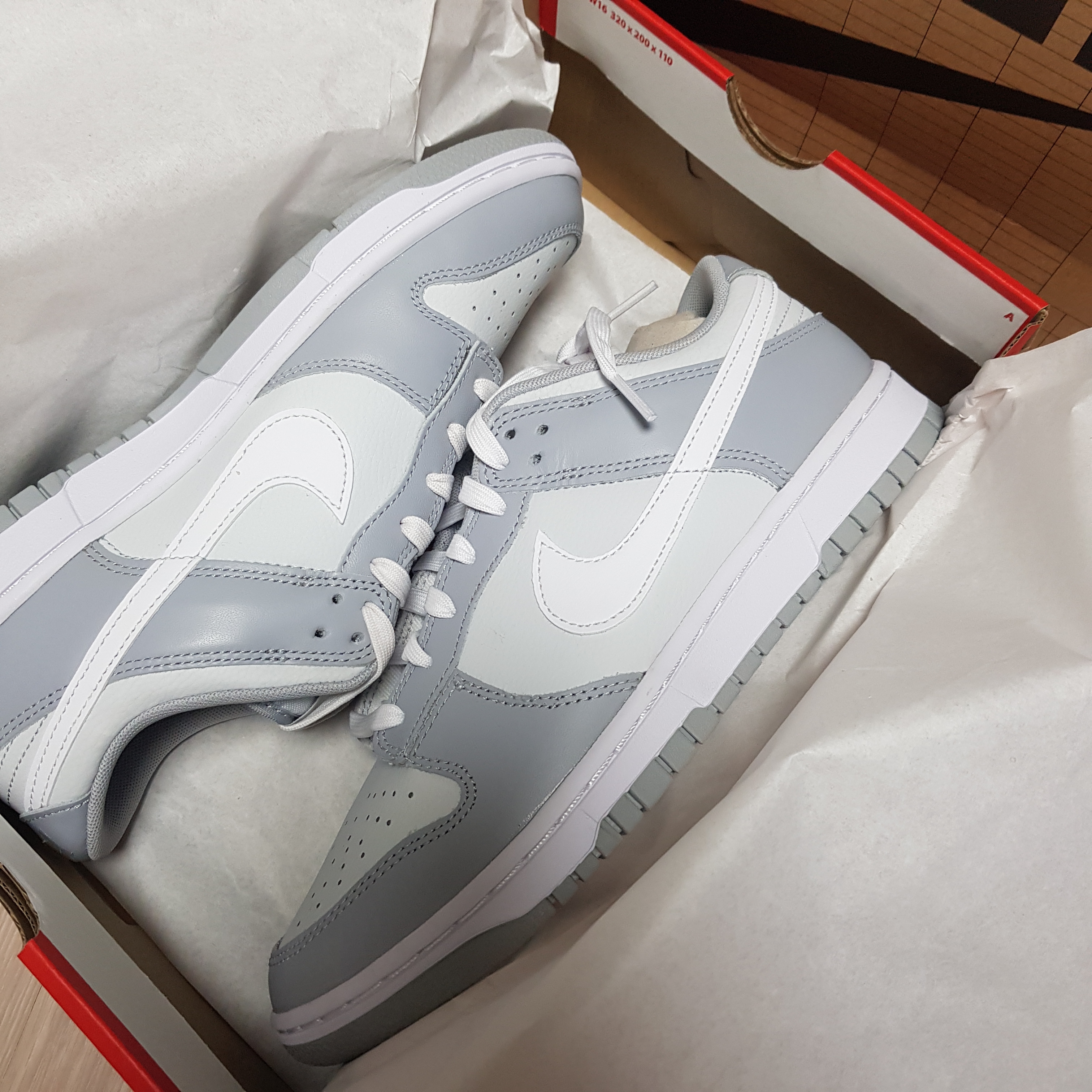 Nike Dunk Low Retro Wolf Grey 착용 스타일 - 2