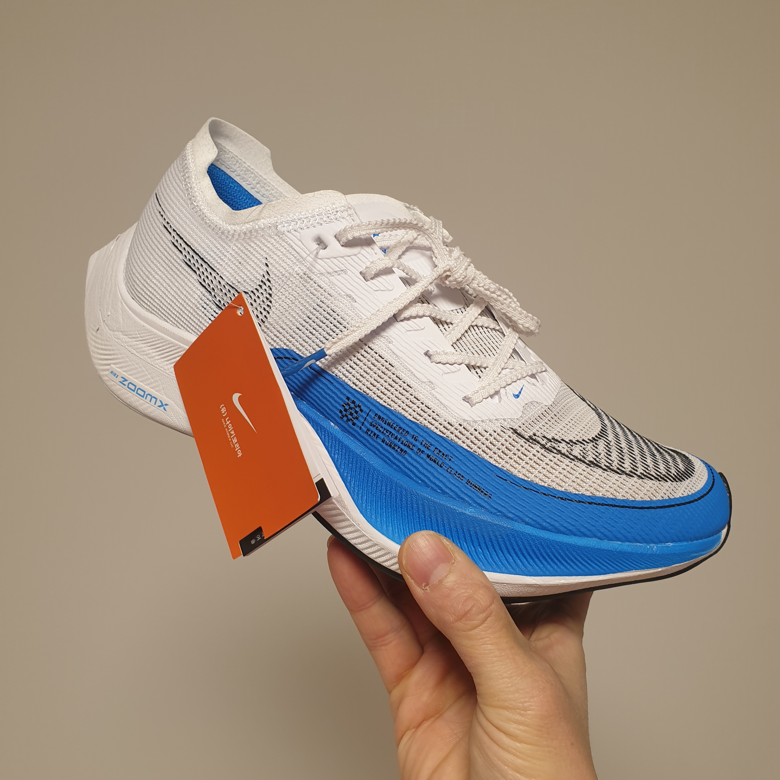 Nike ZoomX Vaporfly Next% 2 White Photo Blue 착용 스타일