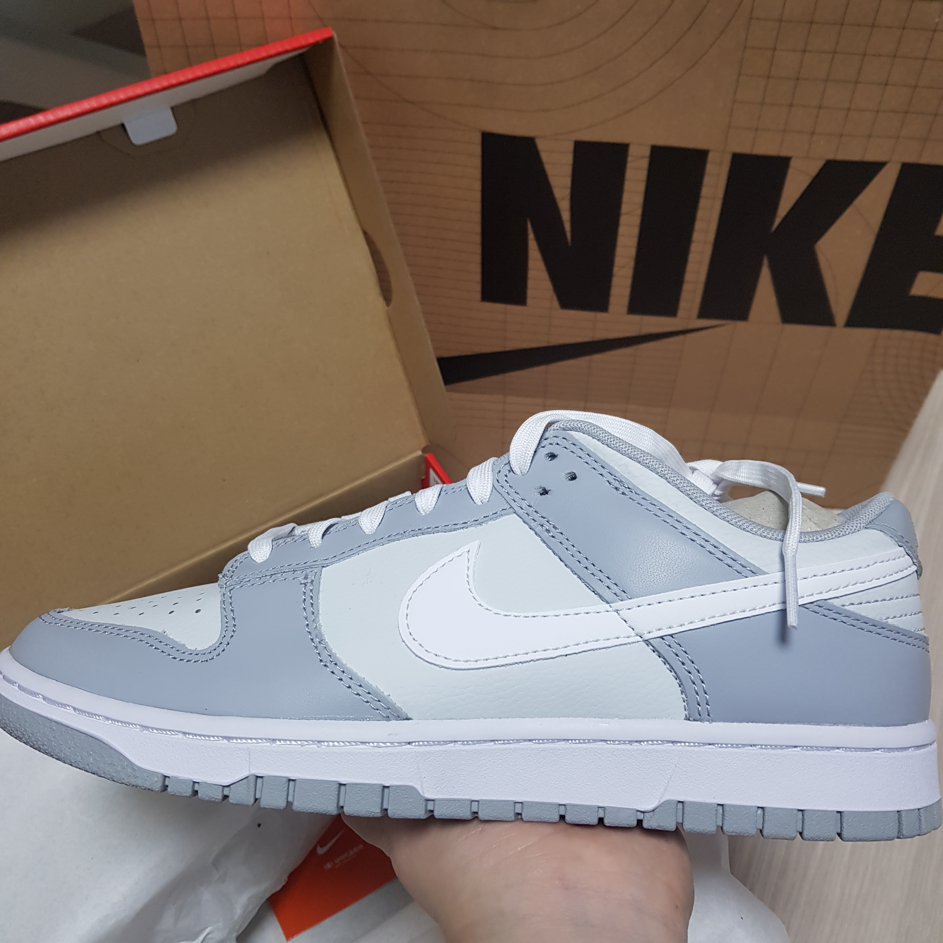 Nike Dunk Low Retro Wolf Grey 착용 스타일 - 3