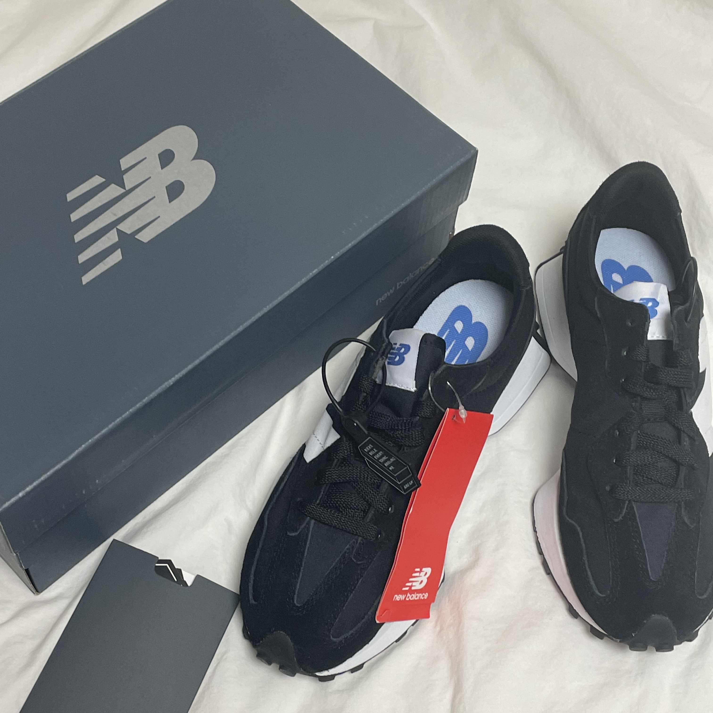 New Balance 327 Black 착용 스타일 - 2