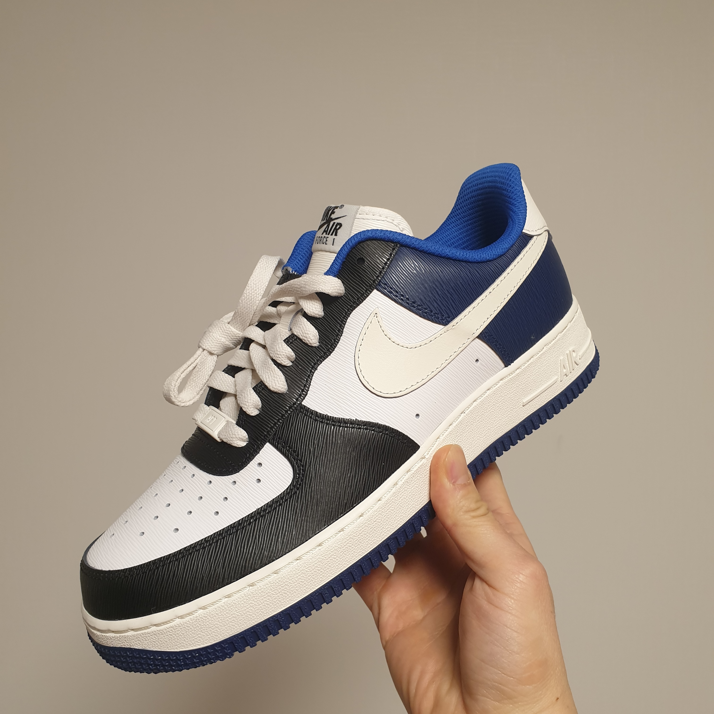 Nike Air Force 1 '07 Low White, Jordan 1 x Travis Scott x Fragment Retro Low OG SP Military Blue 착용 스타일 - 1