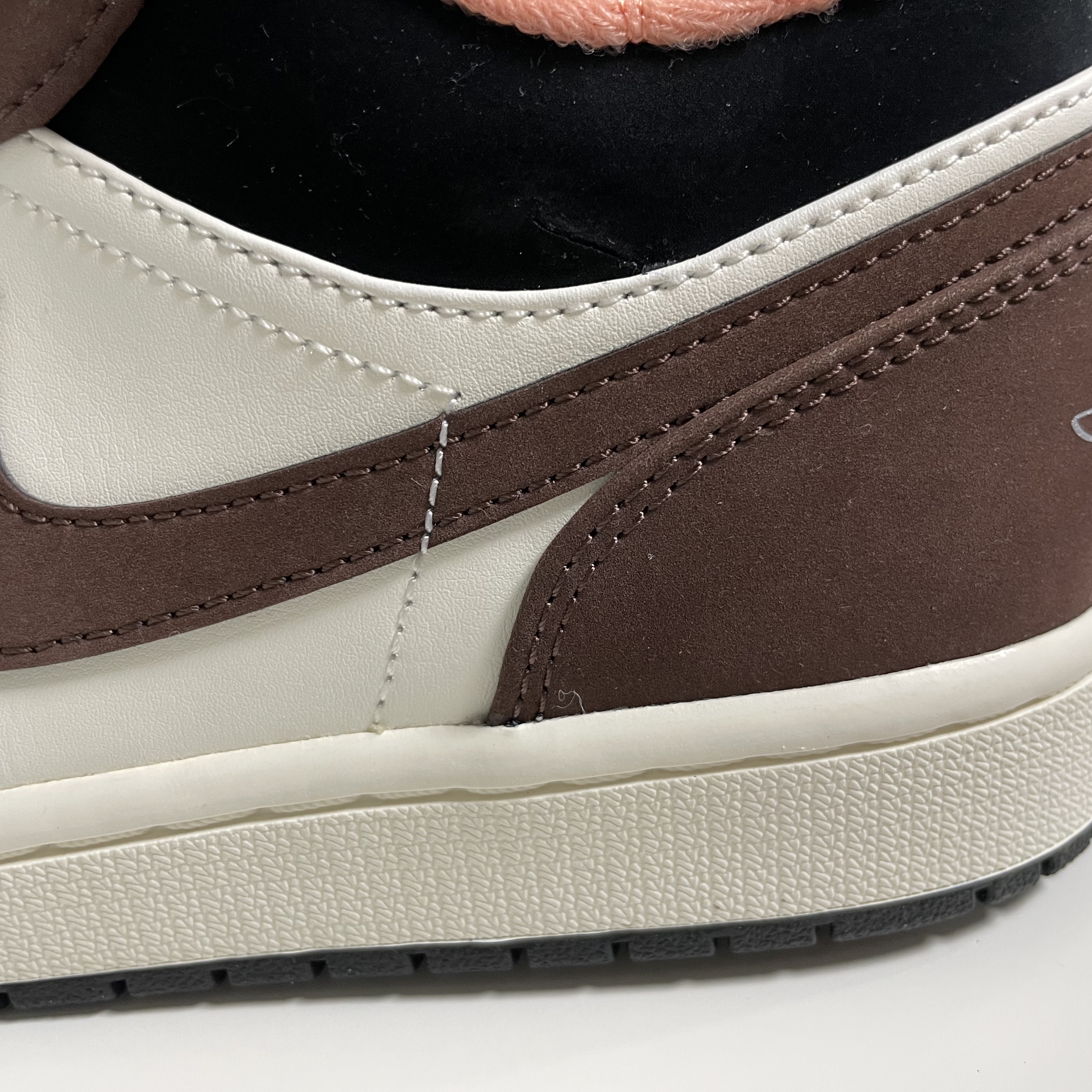 Jordan 1 Low SE Chocolate Bliss 착용 스타일 - 2