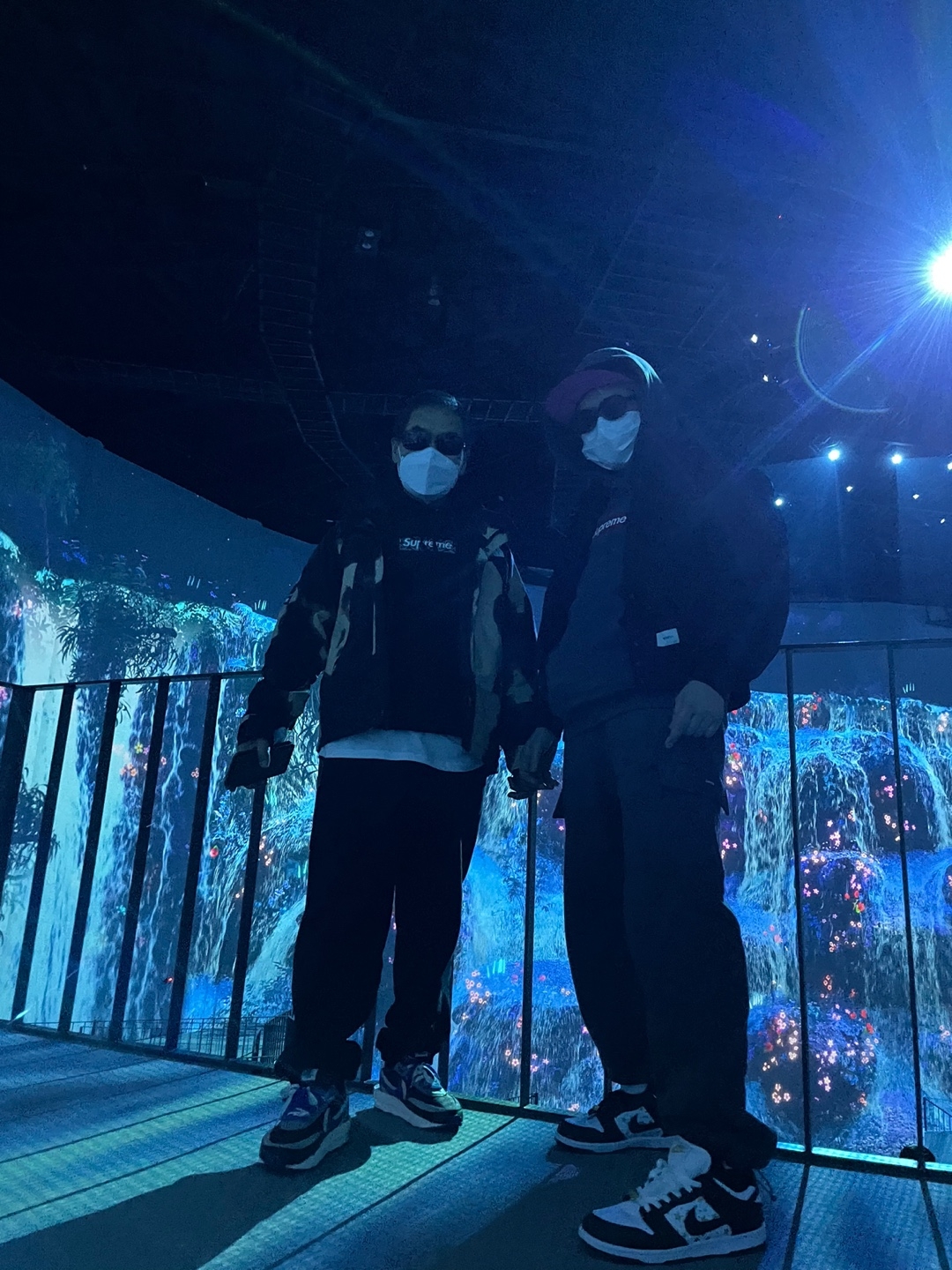 Supreme x The North Face Bleached Denim Print Mountain Jacket Black - 21FW, Nike x Sacai x Undercover LDWaffle Night Maroon Team Royal 착용 스타일