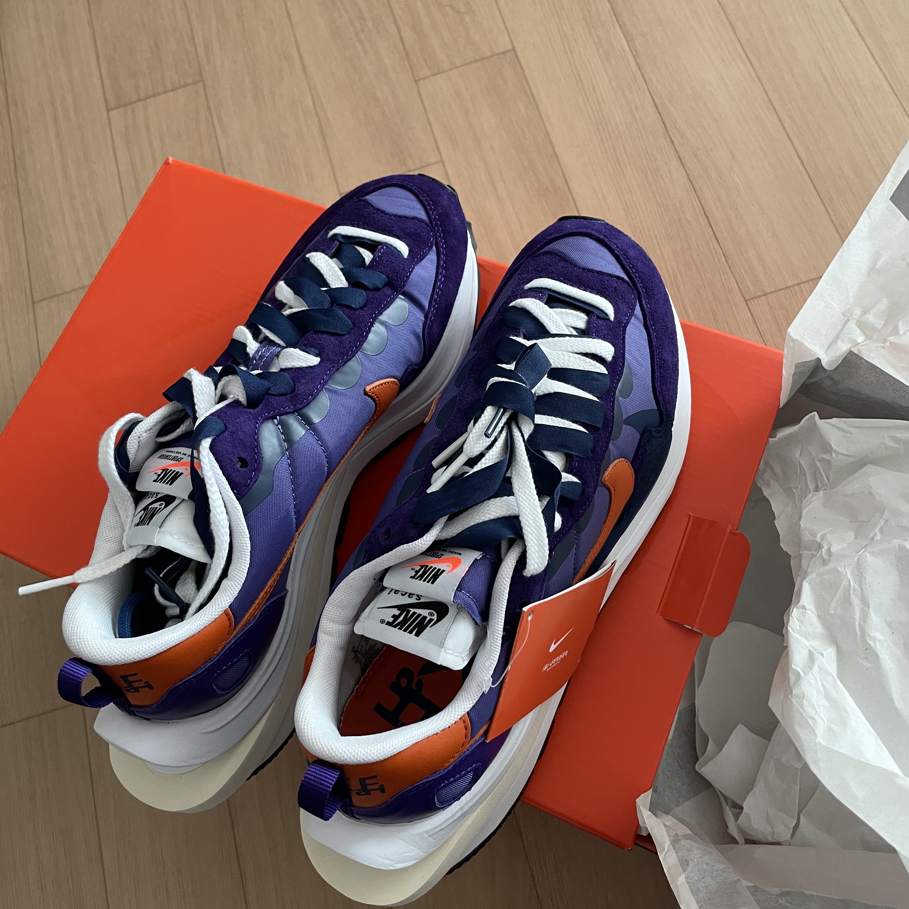 Nike x Sacai VaporWaffle Dark Iris 착용 스타일