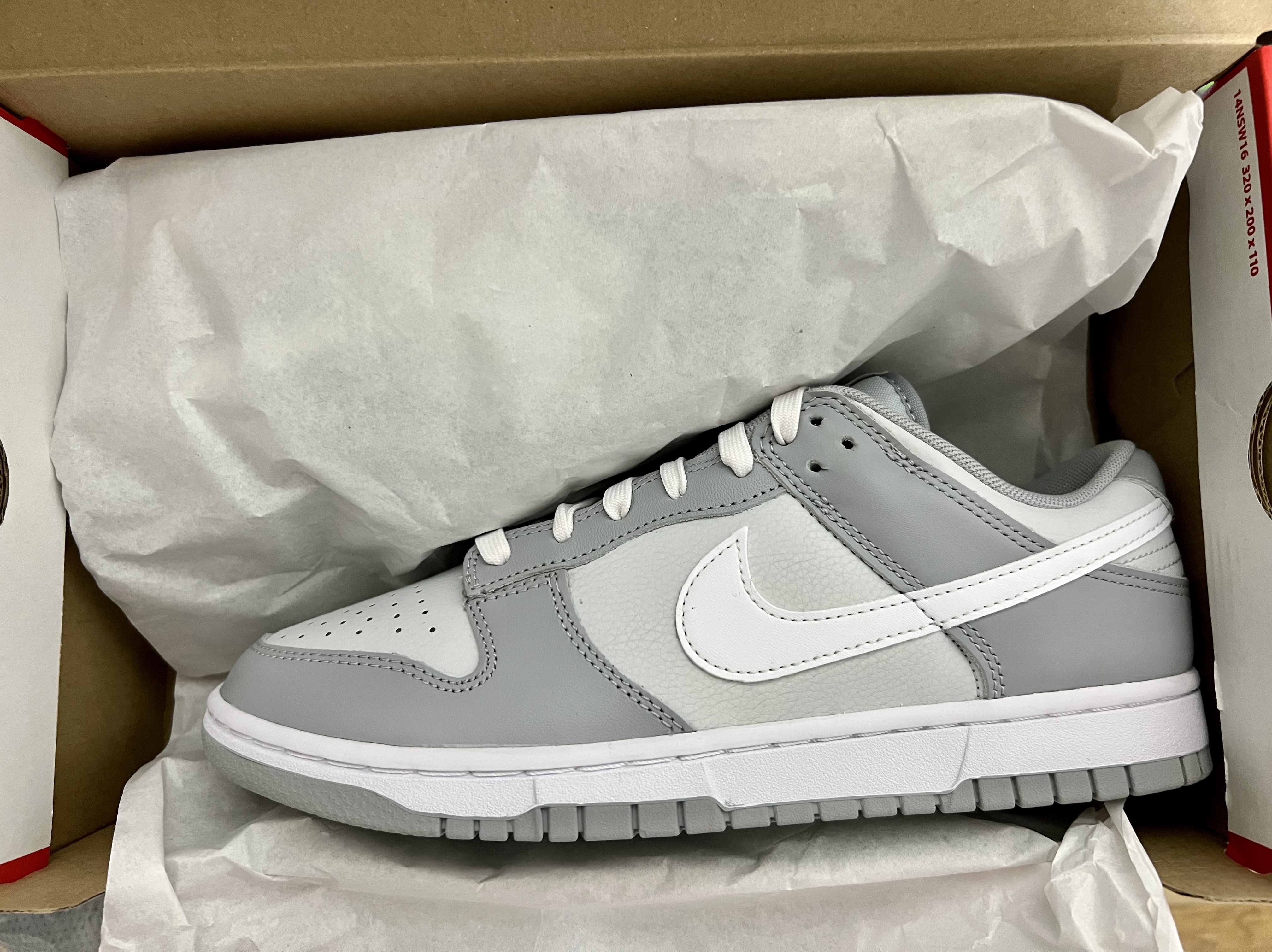 Nike Dunk Low Retro Wolf Grey 착용 스타일 - 2