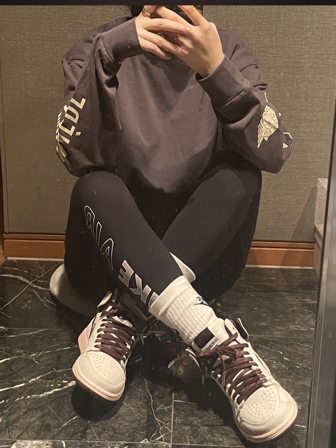Jordan x A Ma Maniere L/S T-Shirt Midnight Fog - Asia, Jordan 1 x A Ma Maniere Retro High OG SP Sail and Burgundy 착용 스타일 - 3
