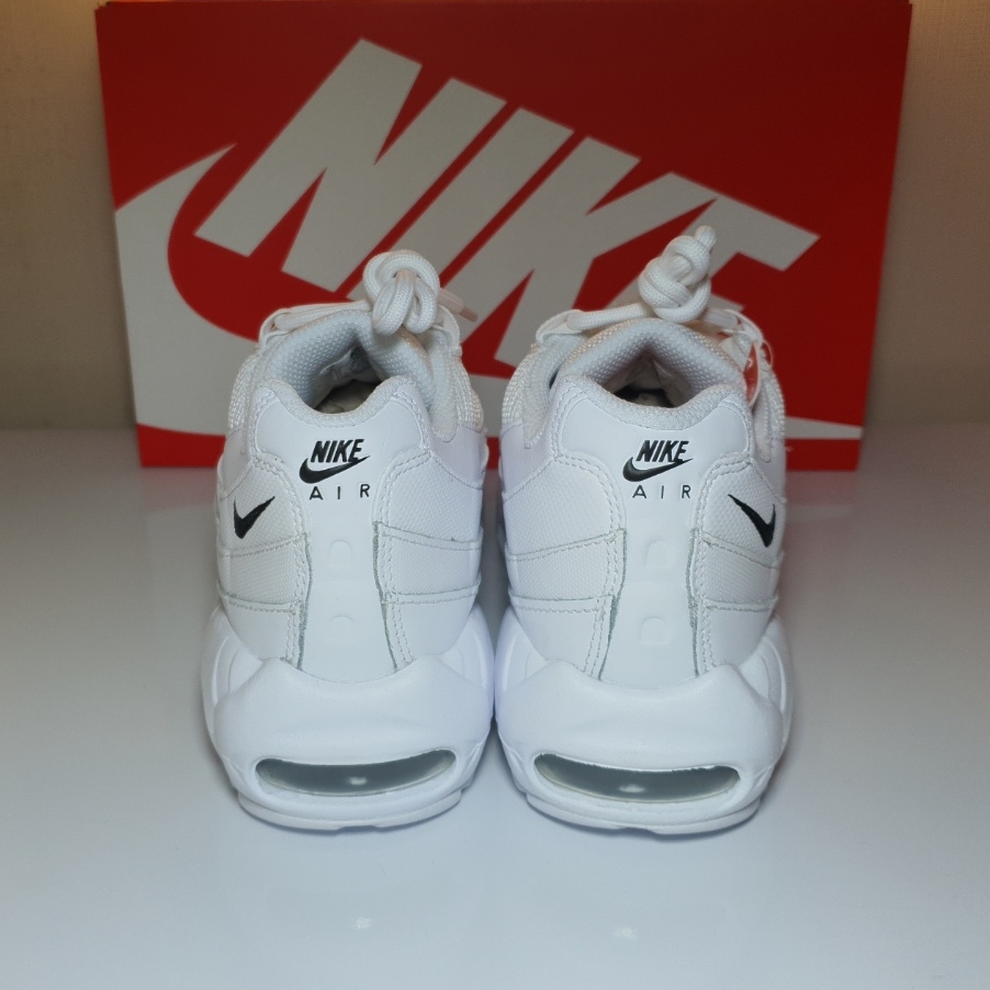 (W) Nike Air Max 95 Essential White Black 착용 스타일 - 2