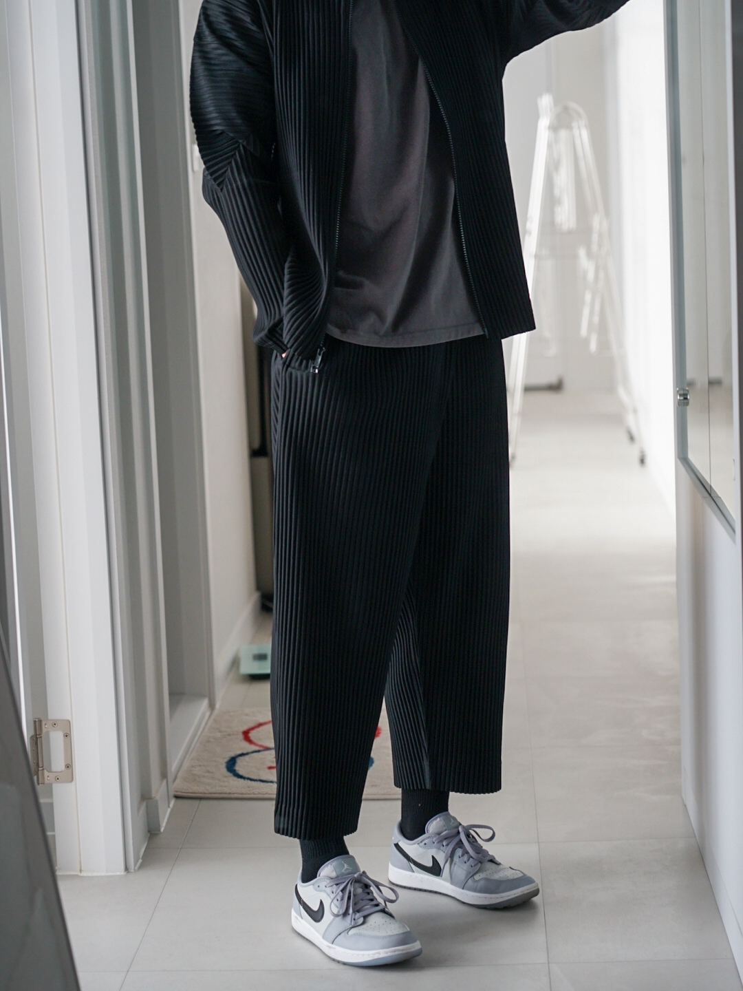 Jordan 1 Low Golf Wolf Grey 착용 스타일 - 2