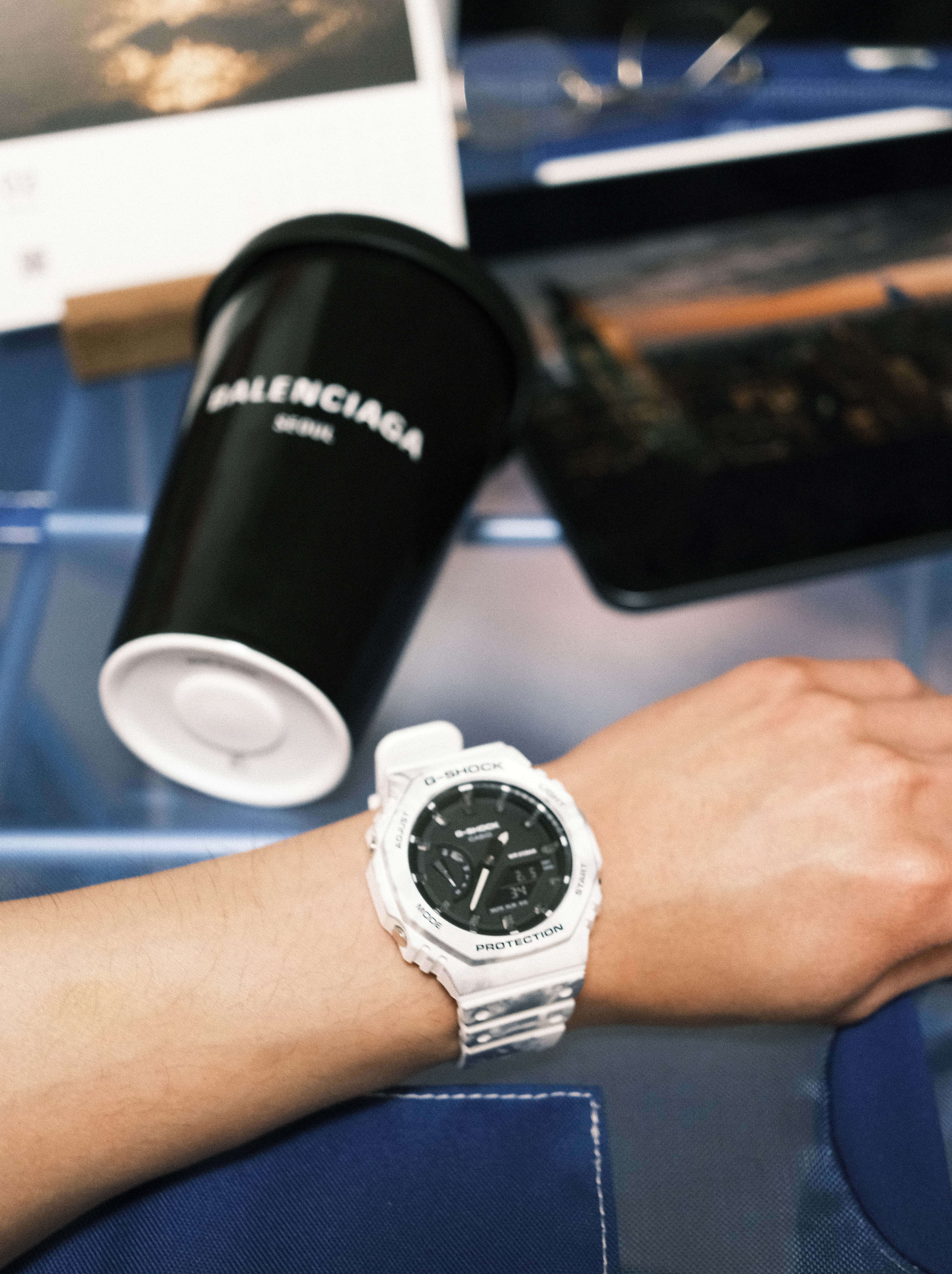 Balenciaga Cities Seoul Coffee Cup Black 착용 스타일 - 2