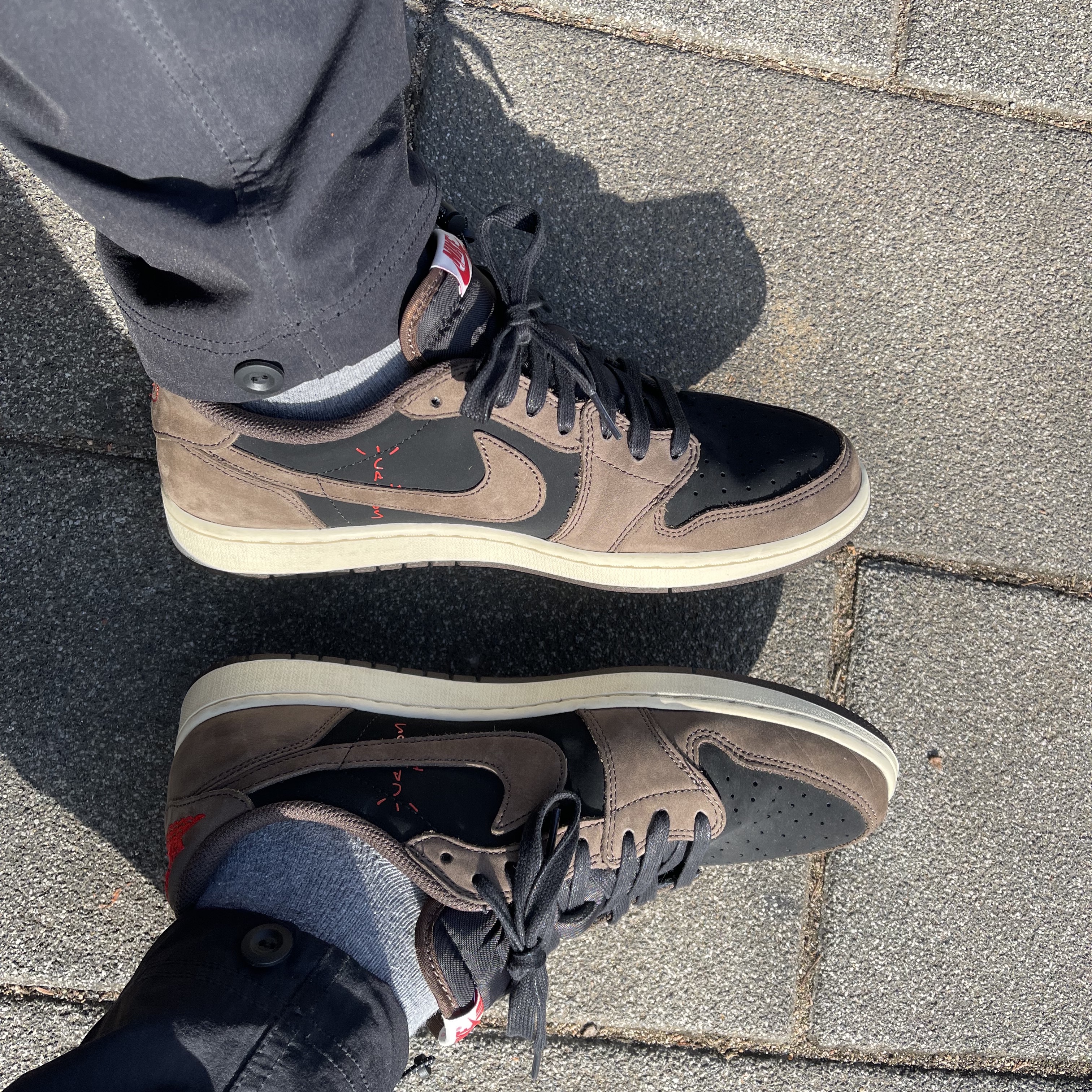 Jordan 1 x Travis Scott Retro Low OG SP Mocha 착용 스타일 - 2