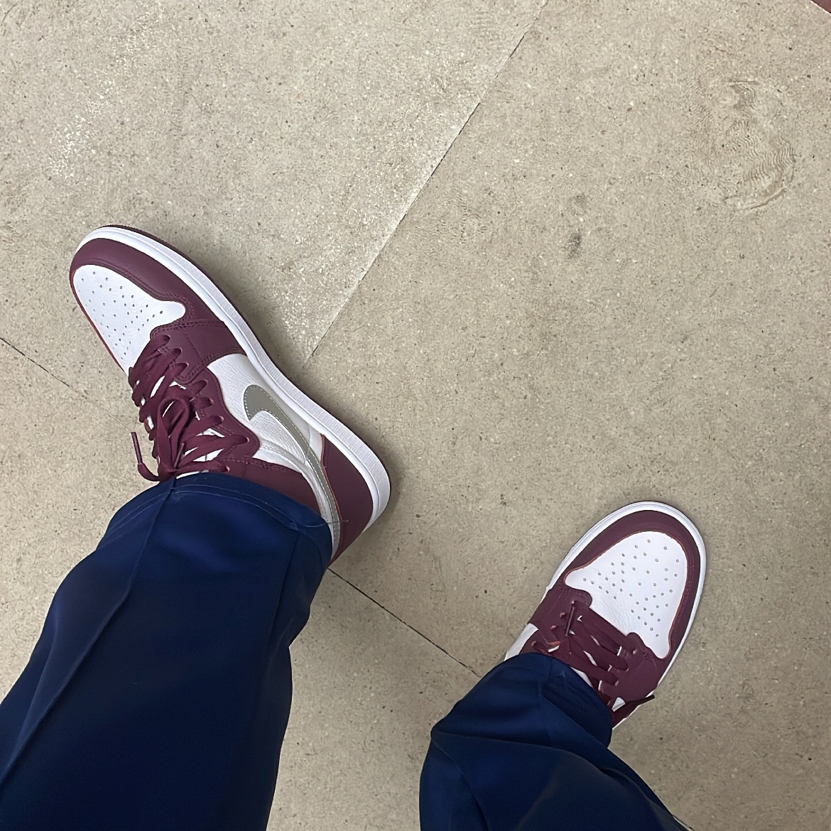 Jordan 1 Retro High OG Bordeaux, IAB Studio Track Pants Navy - 21SS 착용 스타일 - 1