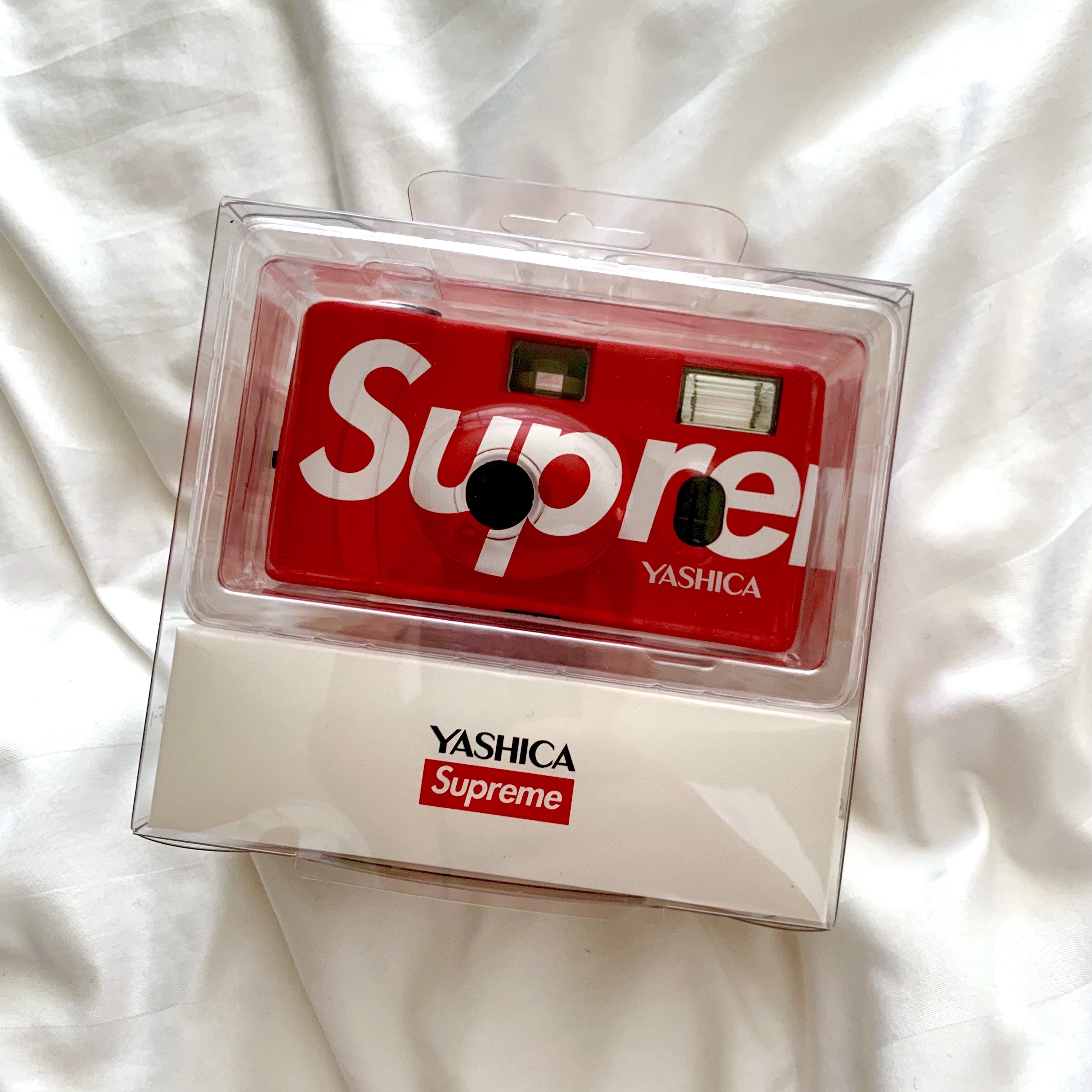 Supreme Yashica MF-1 Camera Red - 21SS 착용 스타일