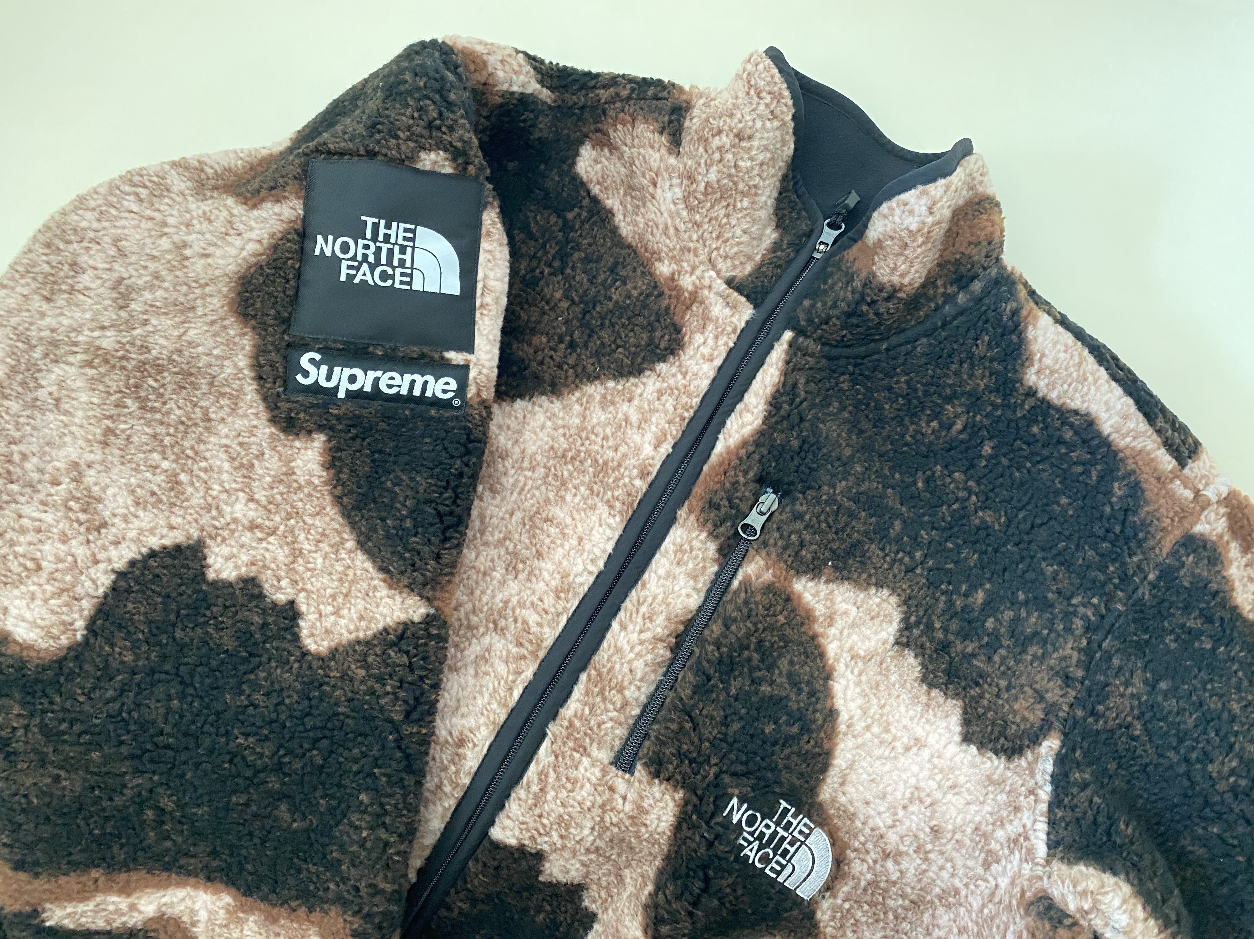 Supreme x The North Face Bleached Denim Print Fleece Jacket Black - 21FW 착용 스타일