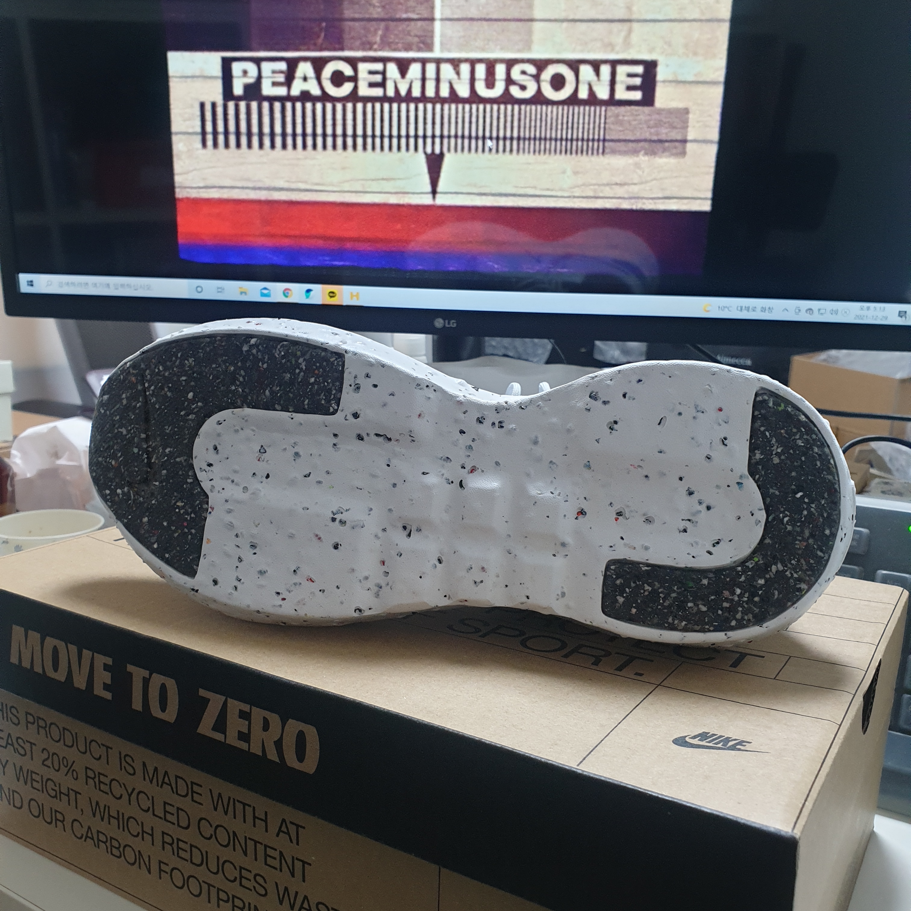 Nike Crater Impact Pure Platinum Electro Green 착용 스타일 - 3