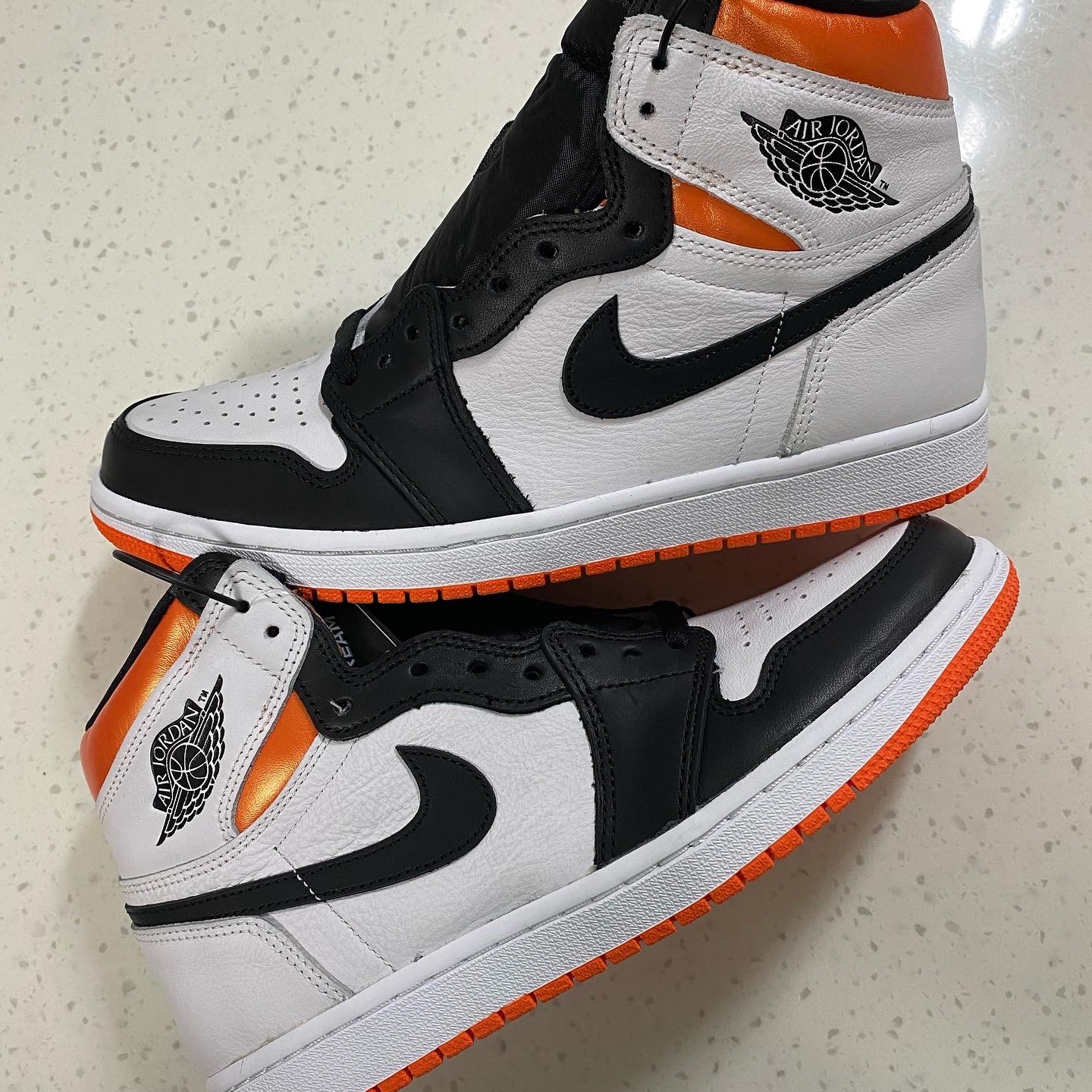 Jordan 1 Retro High OG Electro Orange 착용 스타일 - 4