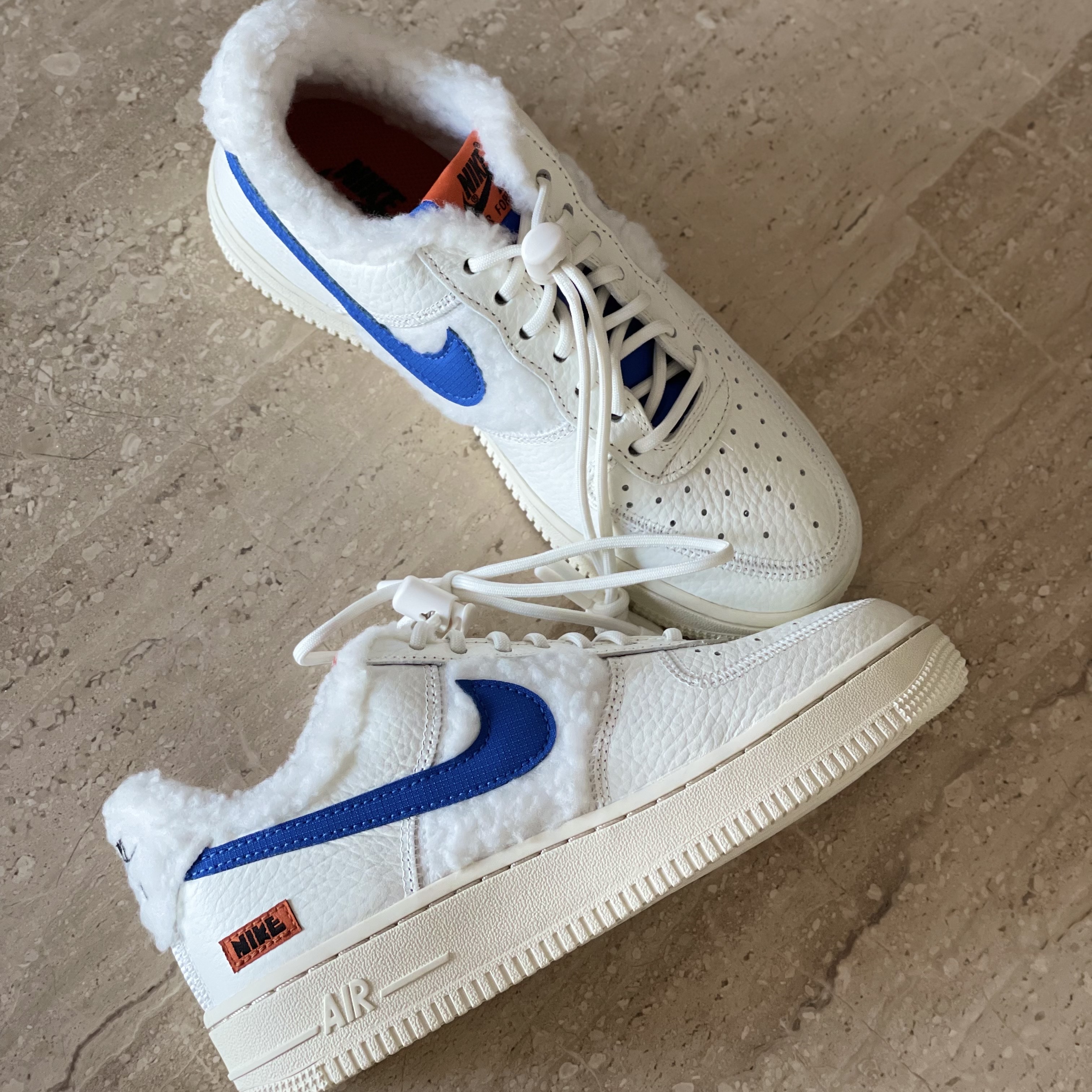 (W) Nike Air Force 1 '07 Sherpa Fleece 착용 스타일