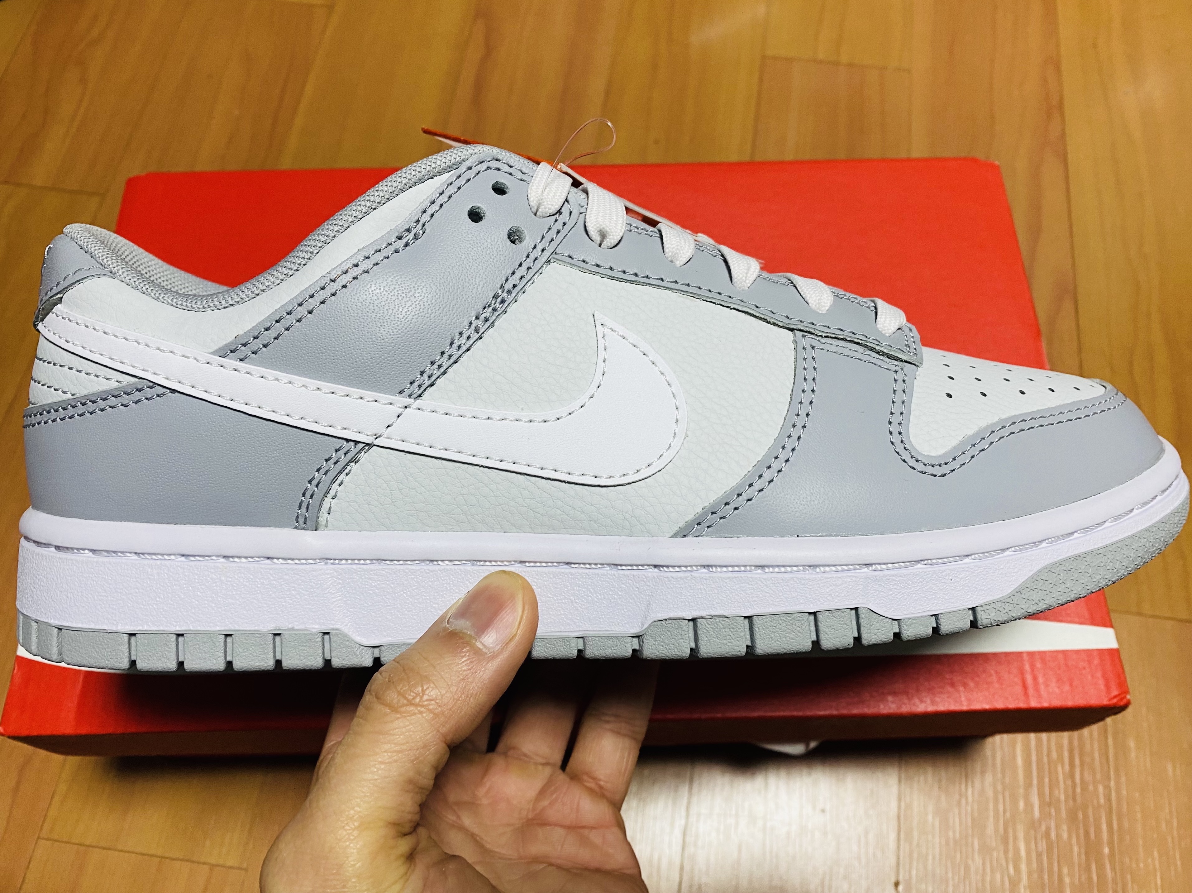 Nike Dunk Low Retro Wolf Grey 착용 스타일 - 2