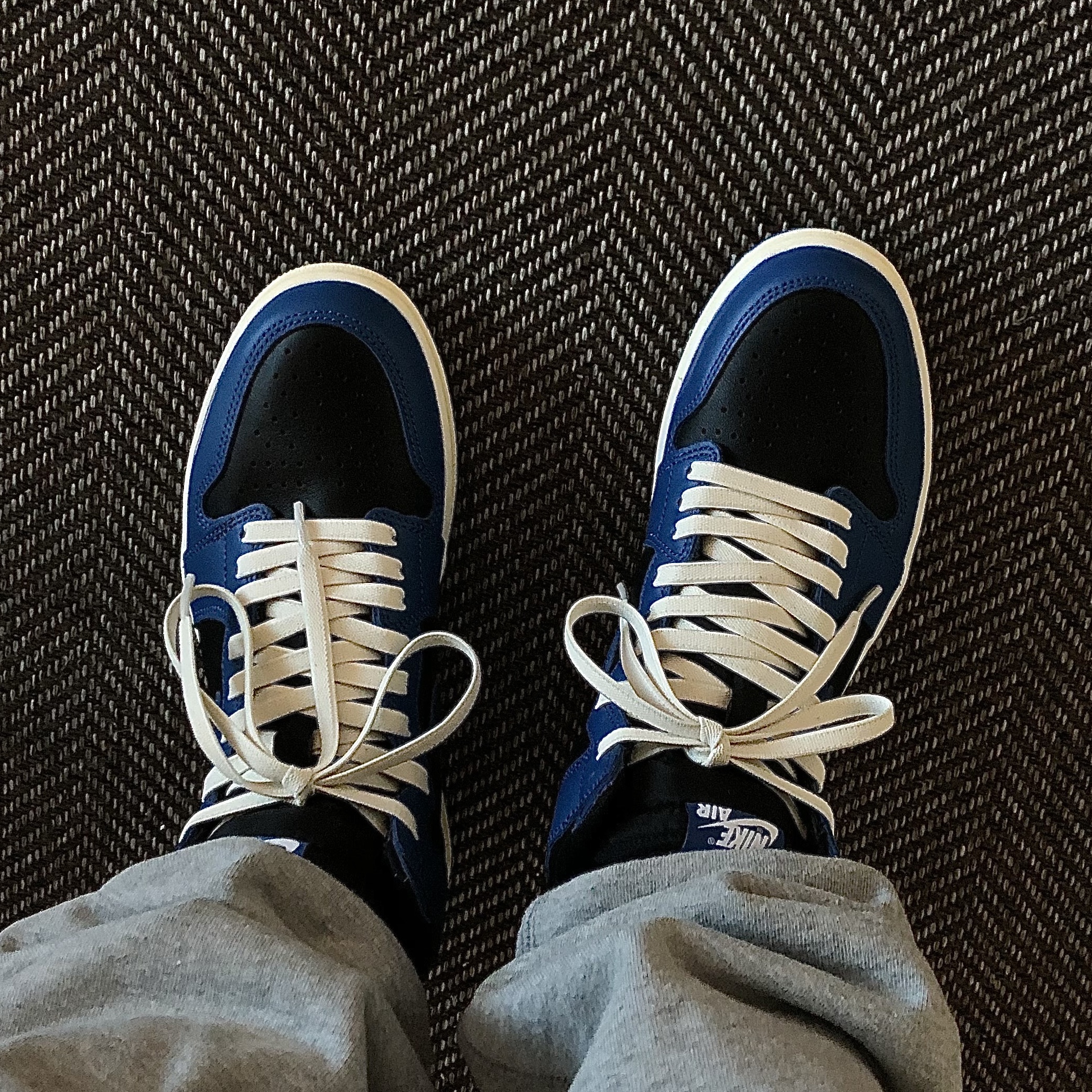 Jordan 1 Retro High OG Dark Marina Blue 착용 스타일 - 2