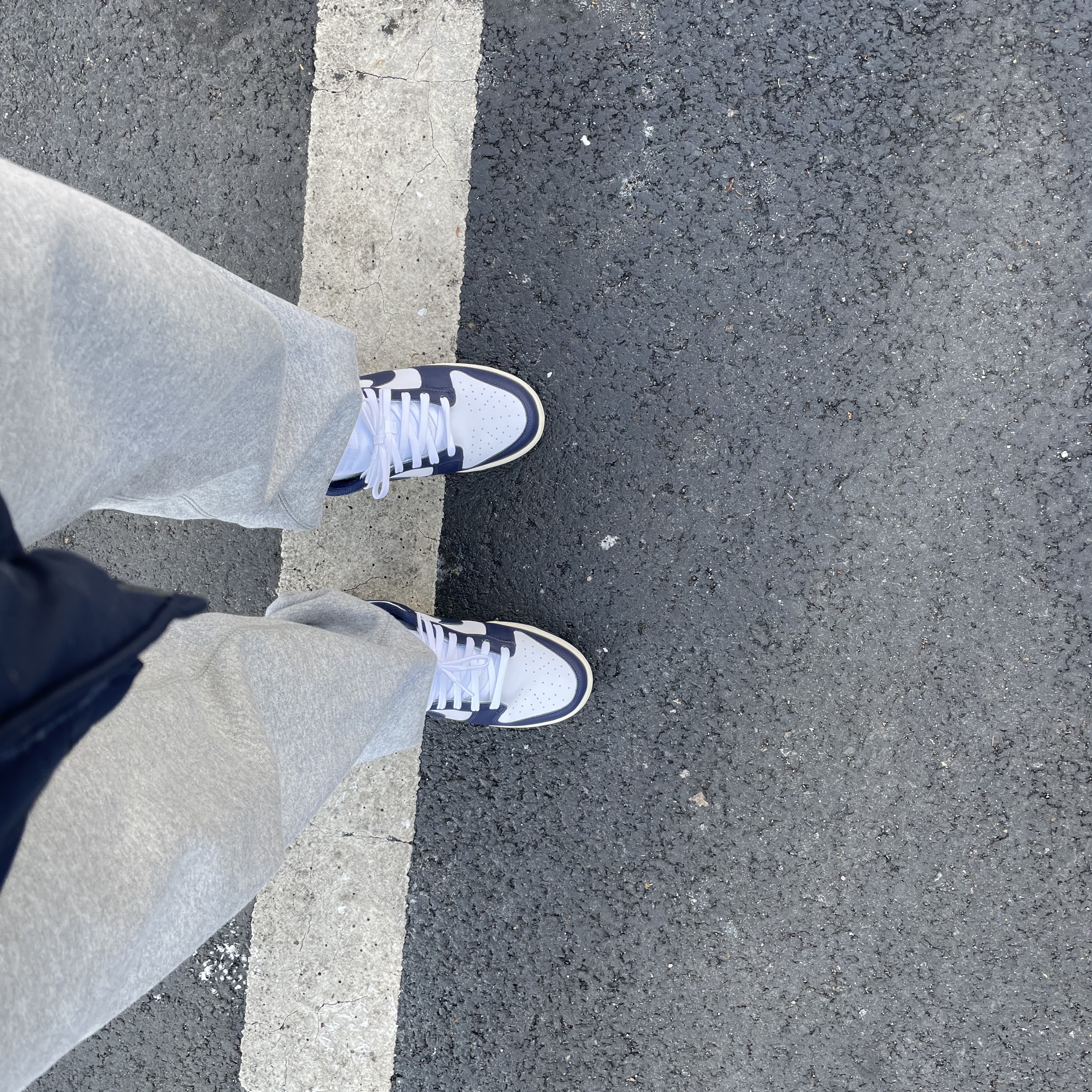 (W) Nike Dunk Low Vintage Midnight Navy 착용 스타일
