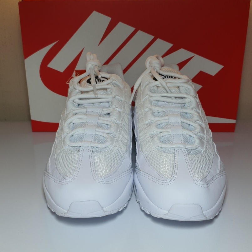 (W) Nike Air Max 95 Essential White Black 착용 스타일 - 1