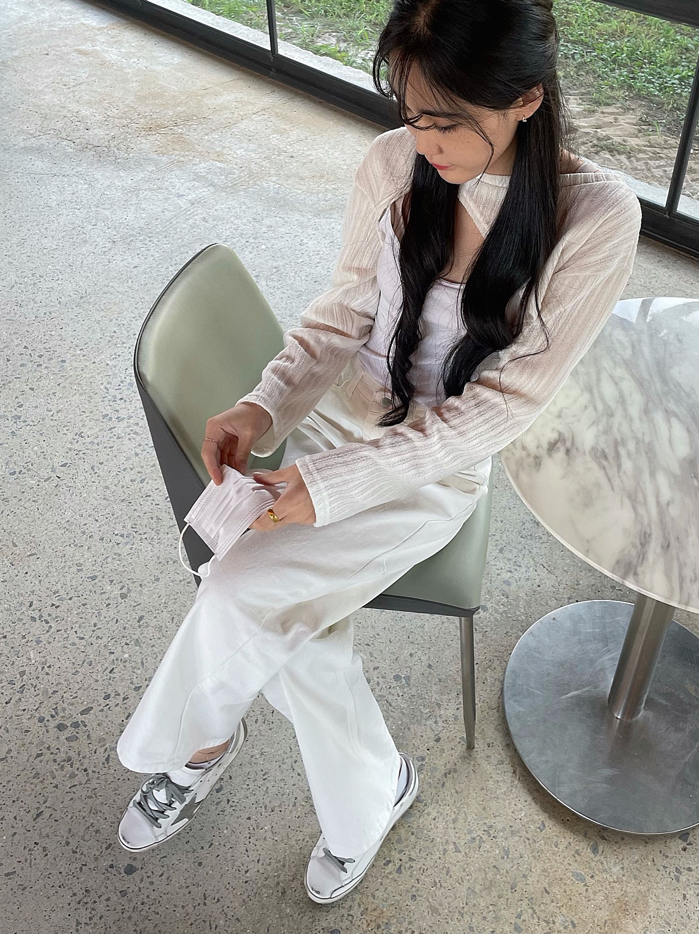 (W) Golden Goose Superstar White Silver Heel Tab Sneakers 착용 스타일 - 3