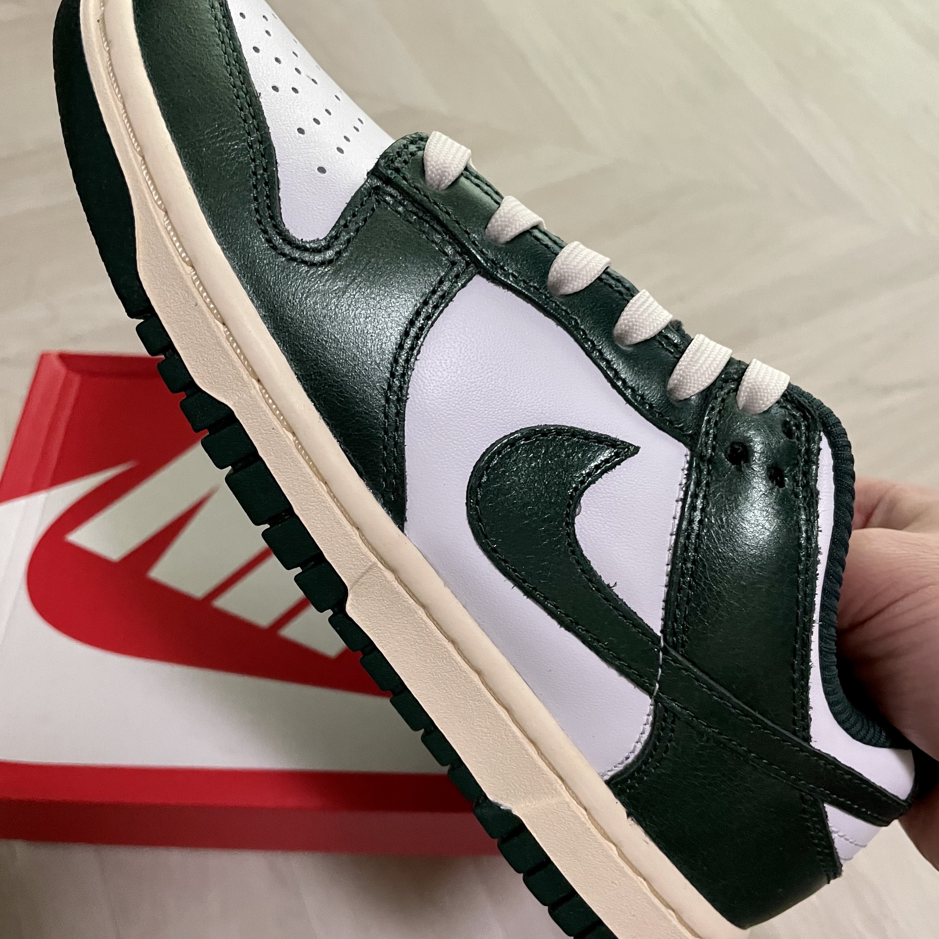 (W) Nike Dunk Low Vintage Green 착용 스타일