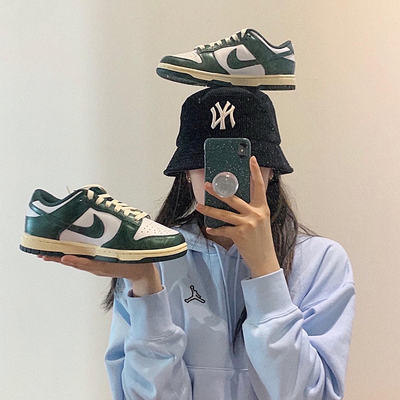 (W) Nike Dunk Low Vintage Green 착용 스타일 - 2