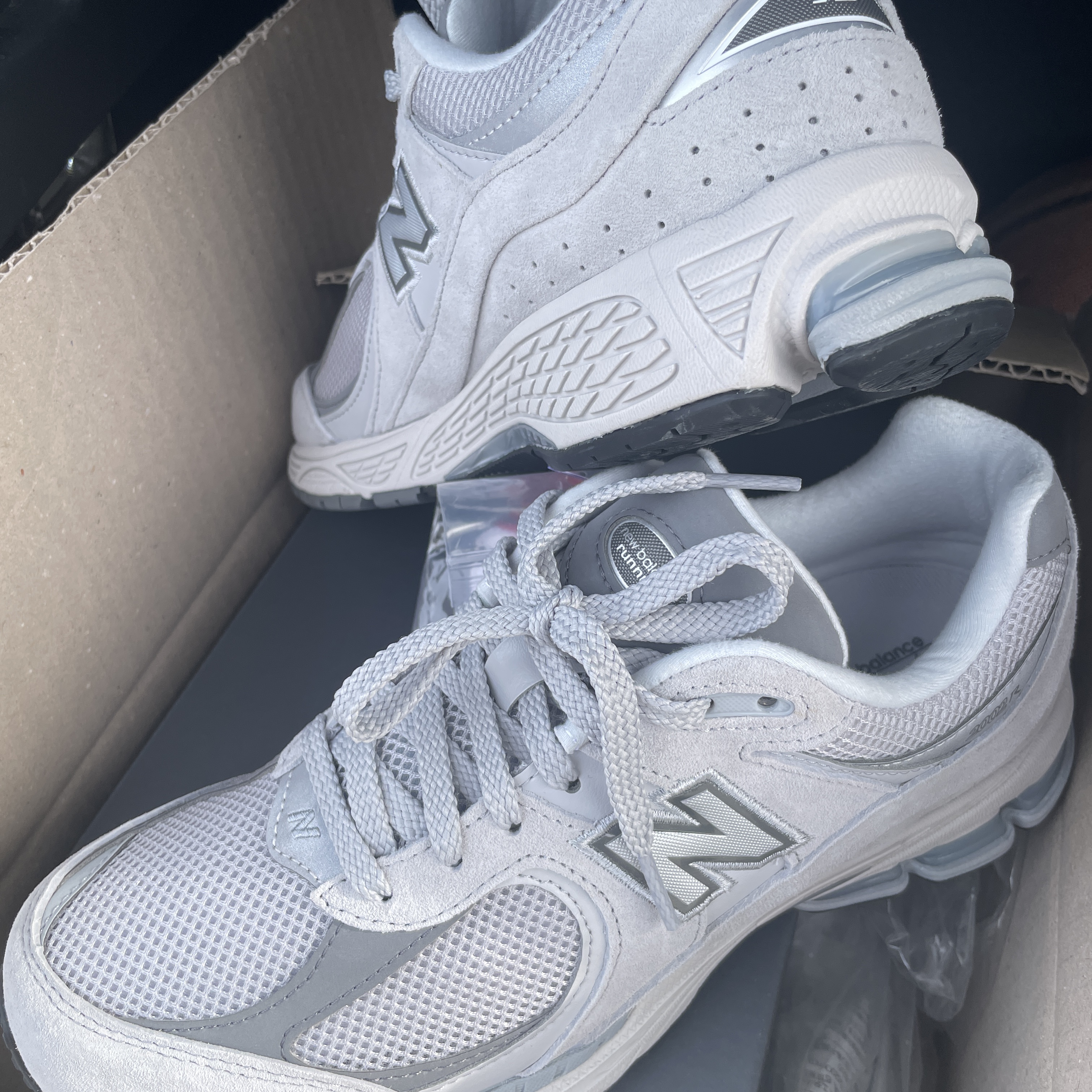 New Balance 2002R T2 Gray 착용 스타일