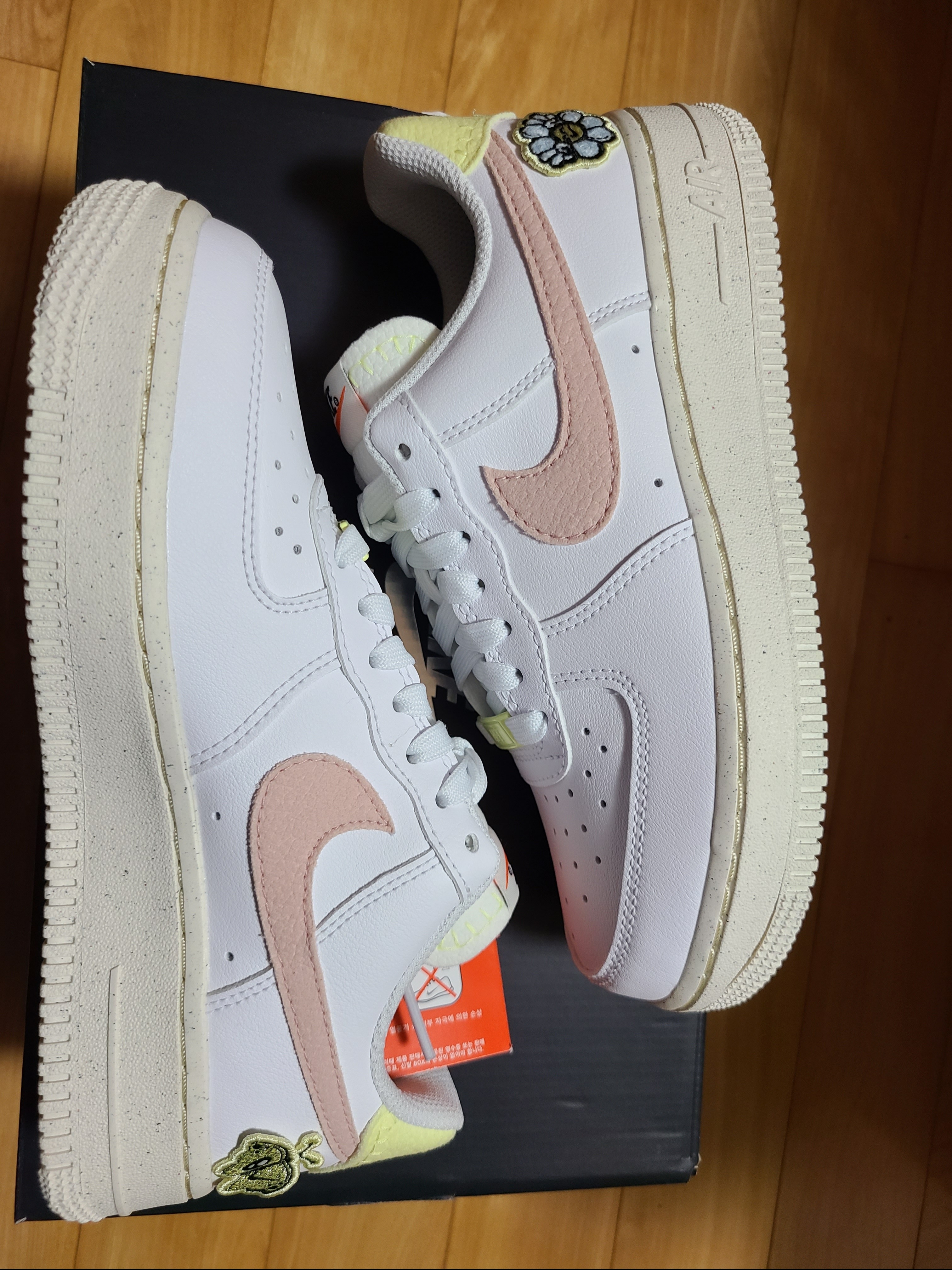 (W) Nike Air Force 1 '07 SE Next Nature White Pink Oxford 착용 스타일 - 2