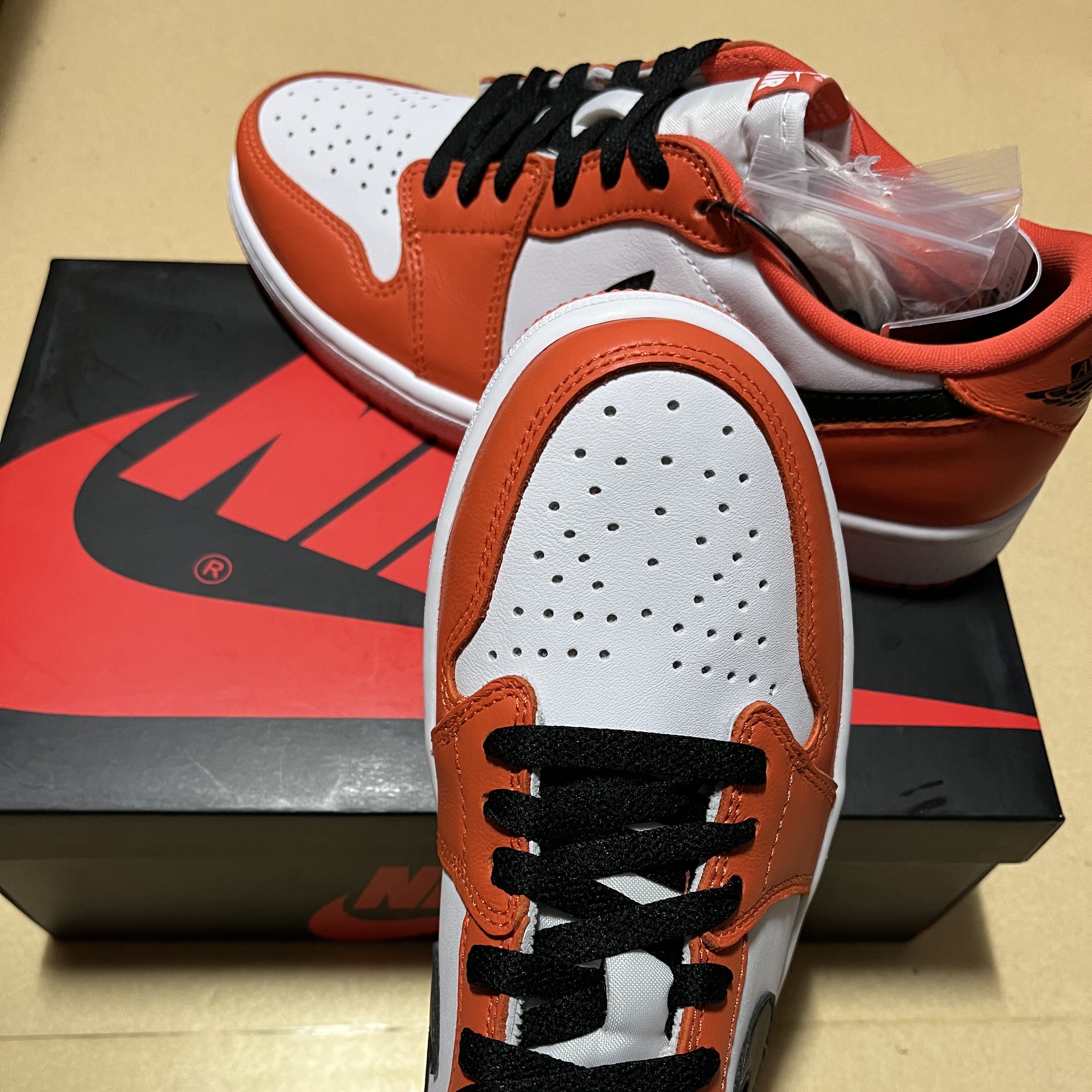 Jordan 1 Low OG Starfish 착용 스타일 - 1