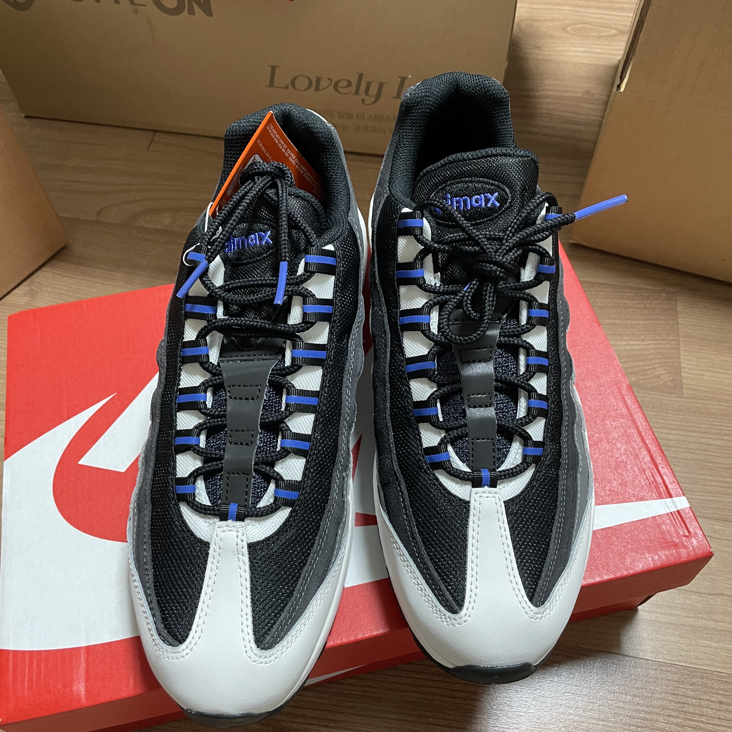 Nike Air Max 95 Summit White Wolf Grey 착용 스타일 - 2