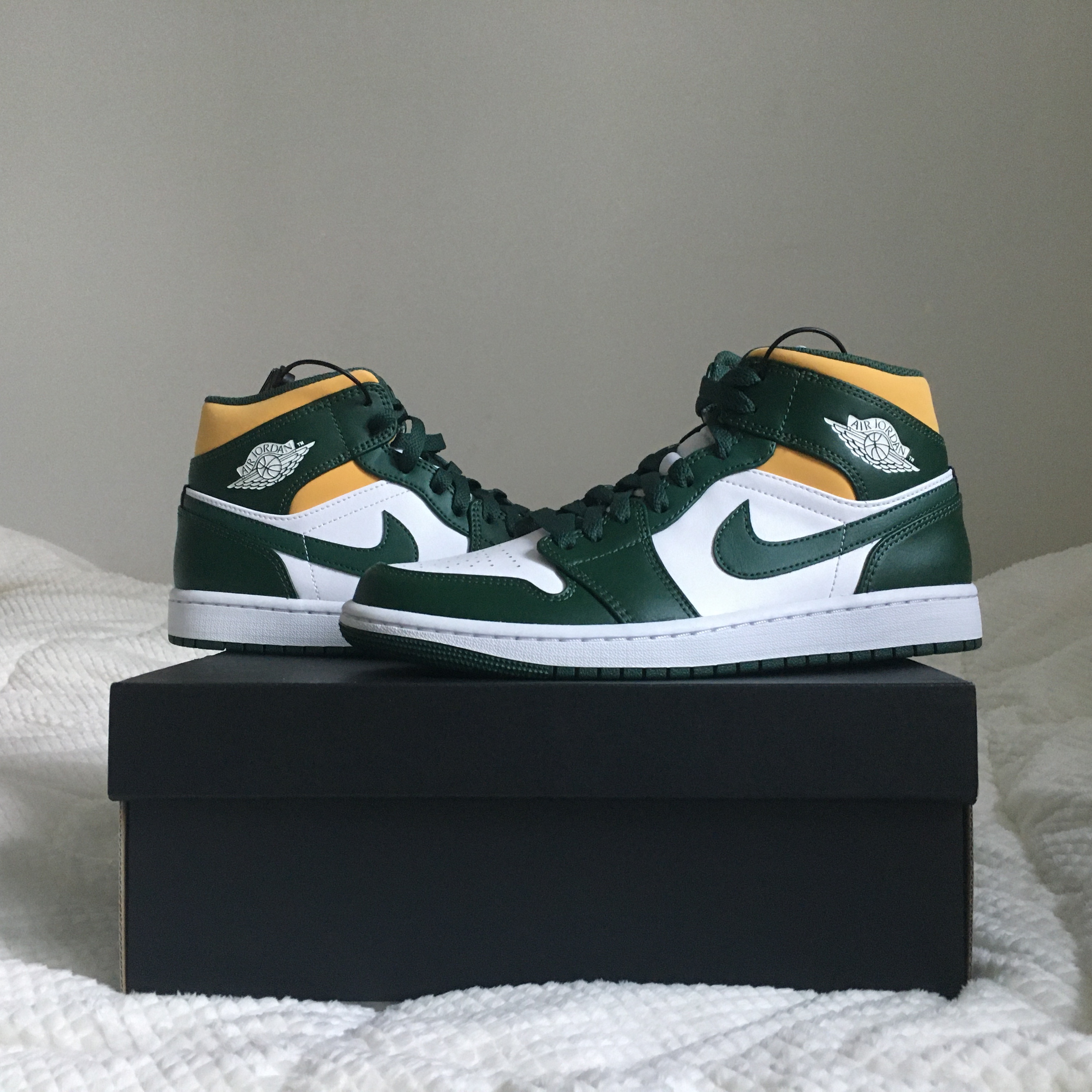 Jordan 1 Mid Sonics 2021 착용 스타일 - 1