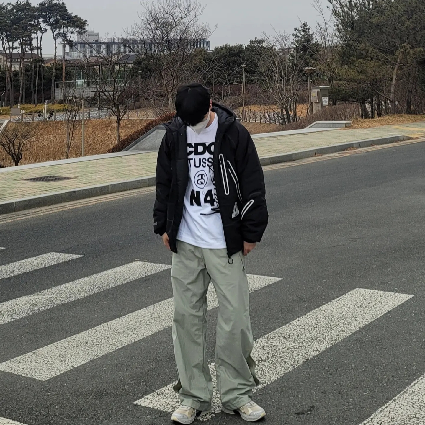 Palace Gore-tex Infinium P-Tech Jacket Black - 21FW, CDG x Stussy T-Shirt White 착용 스타일 - 2