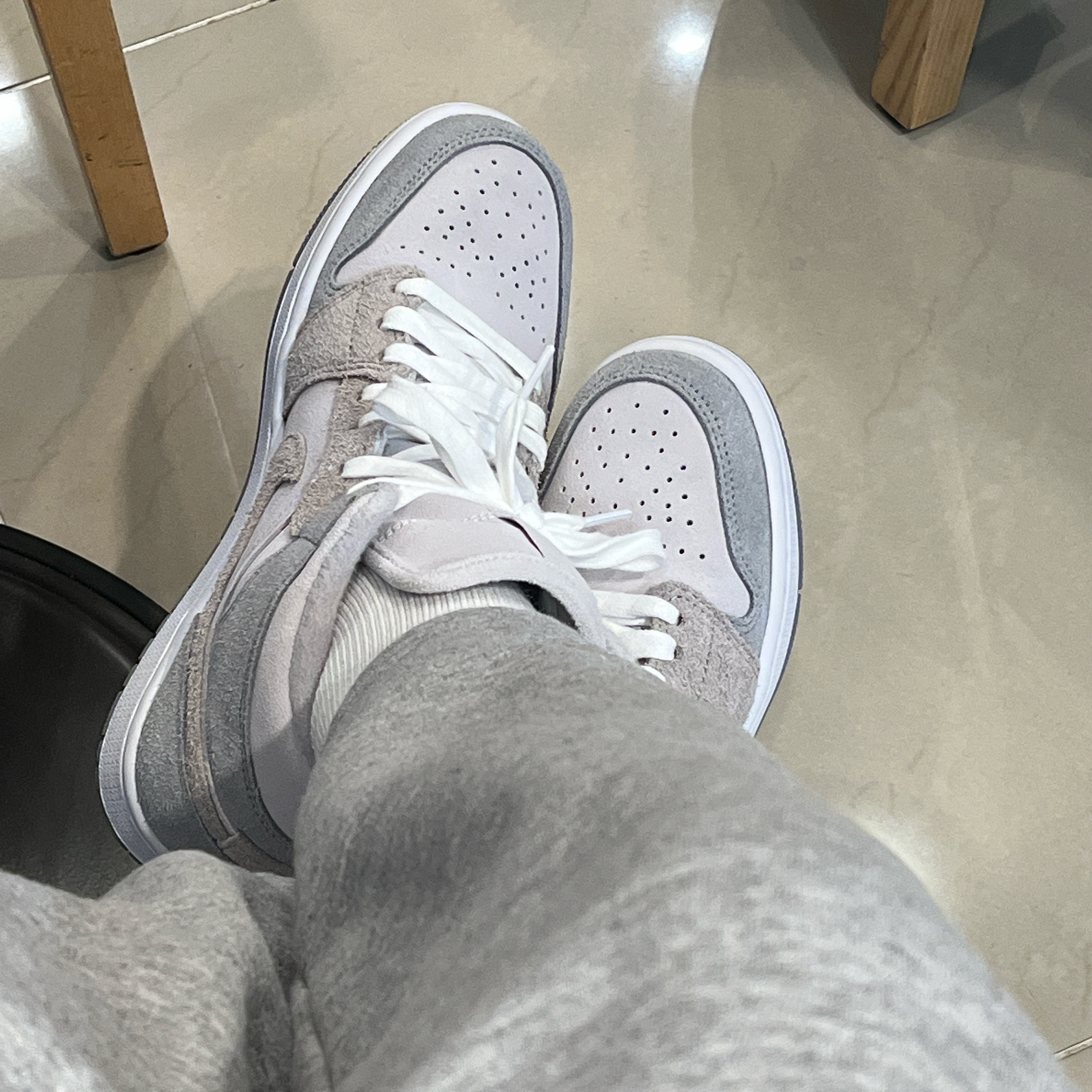 (W) Jordan 1 Mid SE Particle Grey 착용 스타일