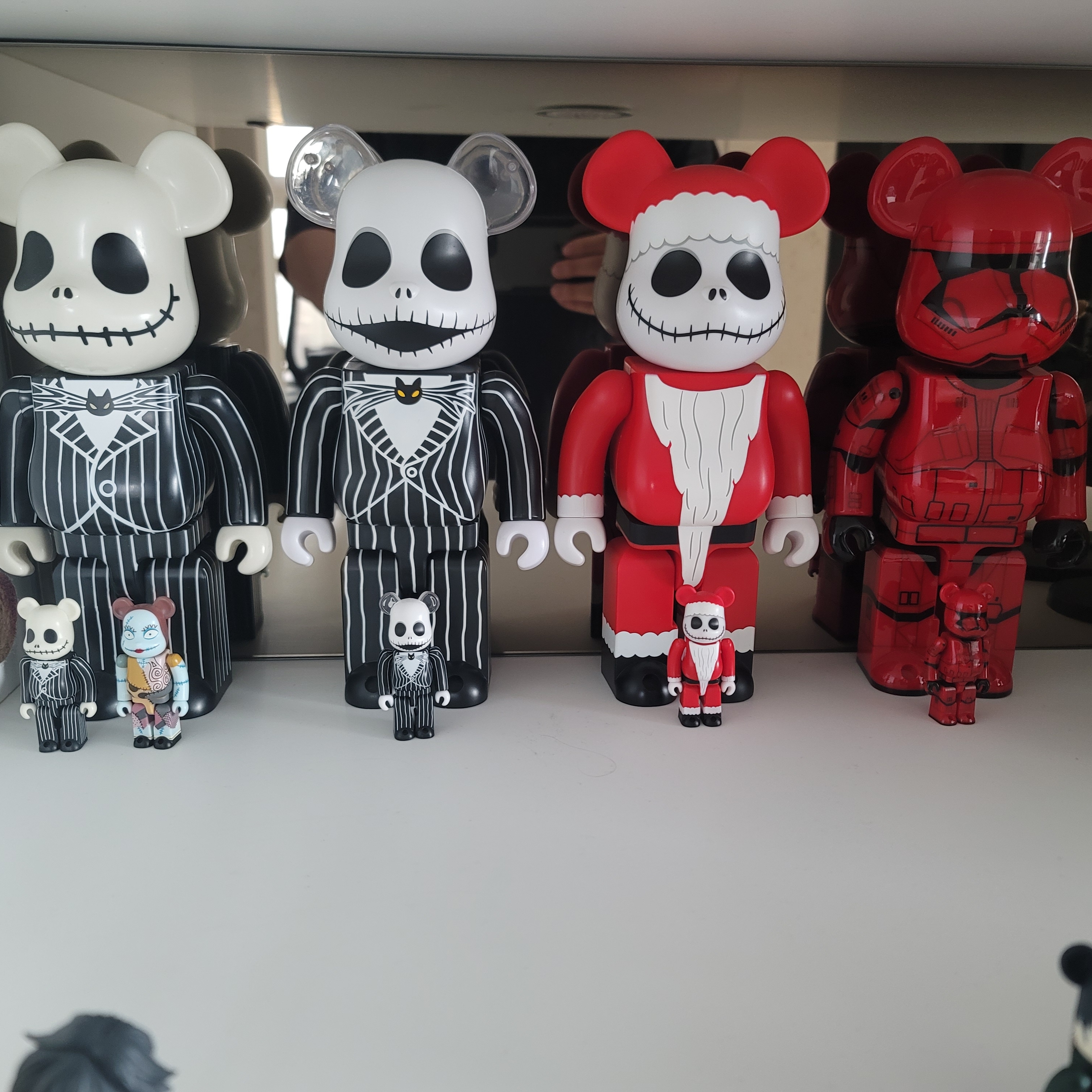 Bearbrick The Nightmare Before Christmas Jack Skellington 100% & 400% Set, Bearbrick The Nightmare Before Christmas Santa Jack 100% & 400% Set 착용 스타일