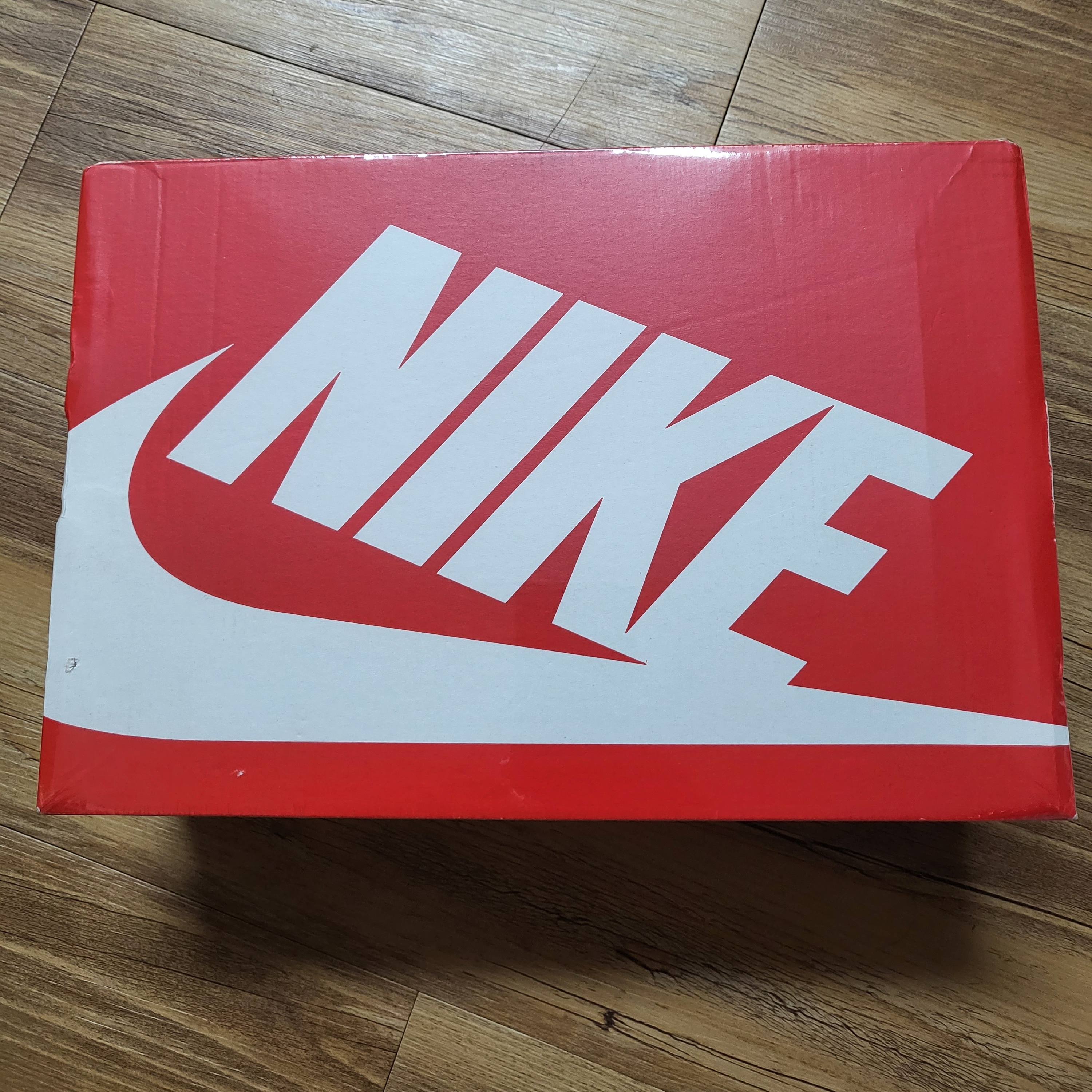 Nike Air More Uptempo Black White Laser Crimson 착용 스타일 - 1