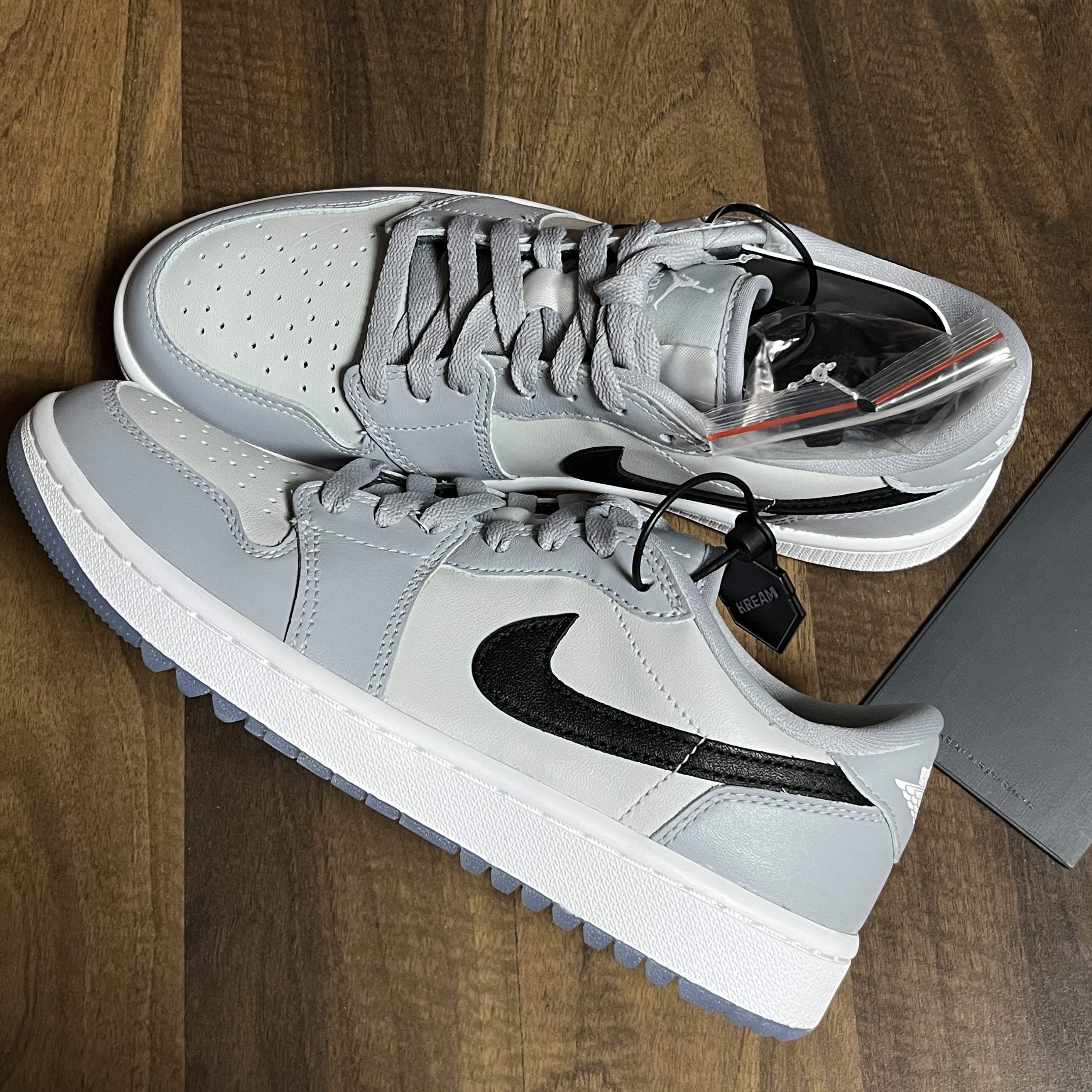Jordan 1 Low Golf Wolf Grey 착용 스타일 - 2