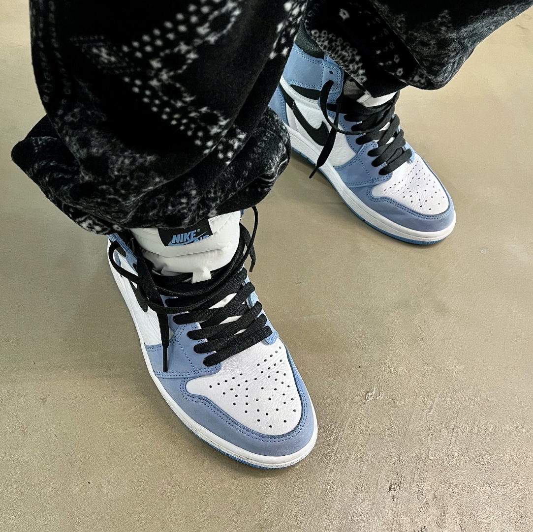 Jordan 1 Retro High OG University Blue 착용 스타일 - 2
