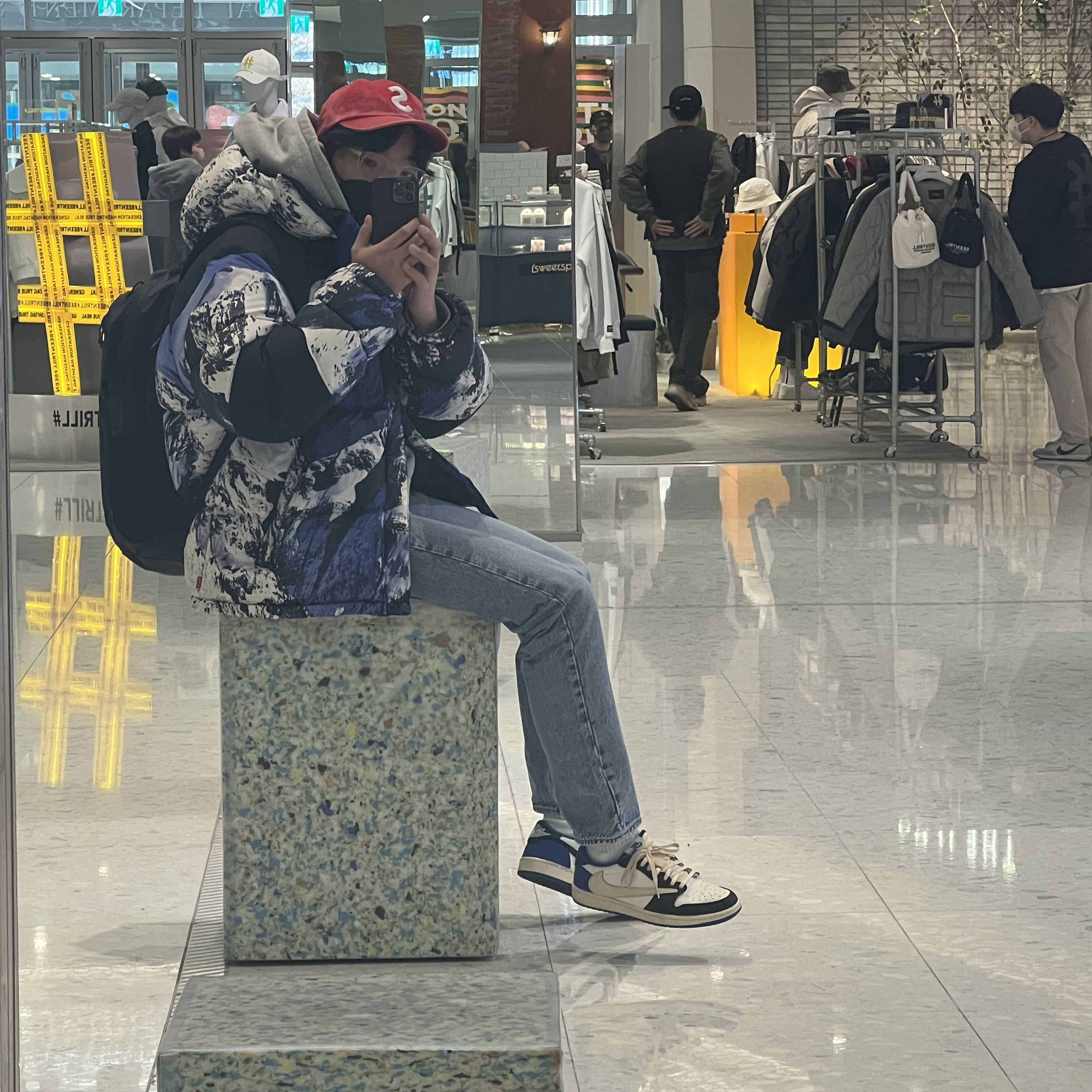 Supreme x The North Face Mountain Baltoro Jacket Blue White - 17FW, Jordan 1 x Travis Scott x Fragment Retro Low OG SP Military Blue 착용 스타일