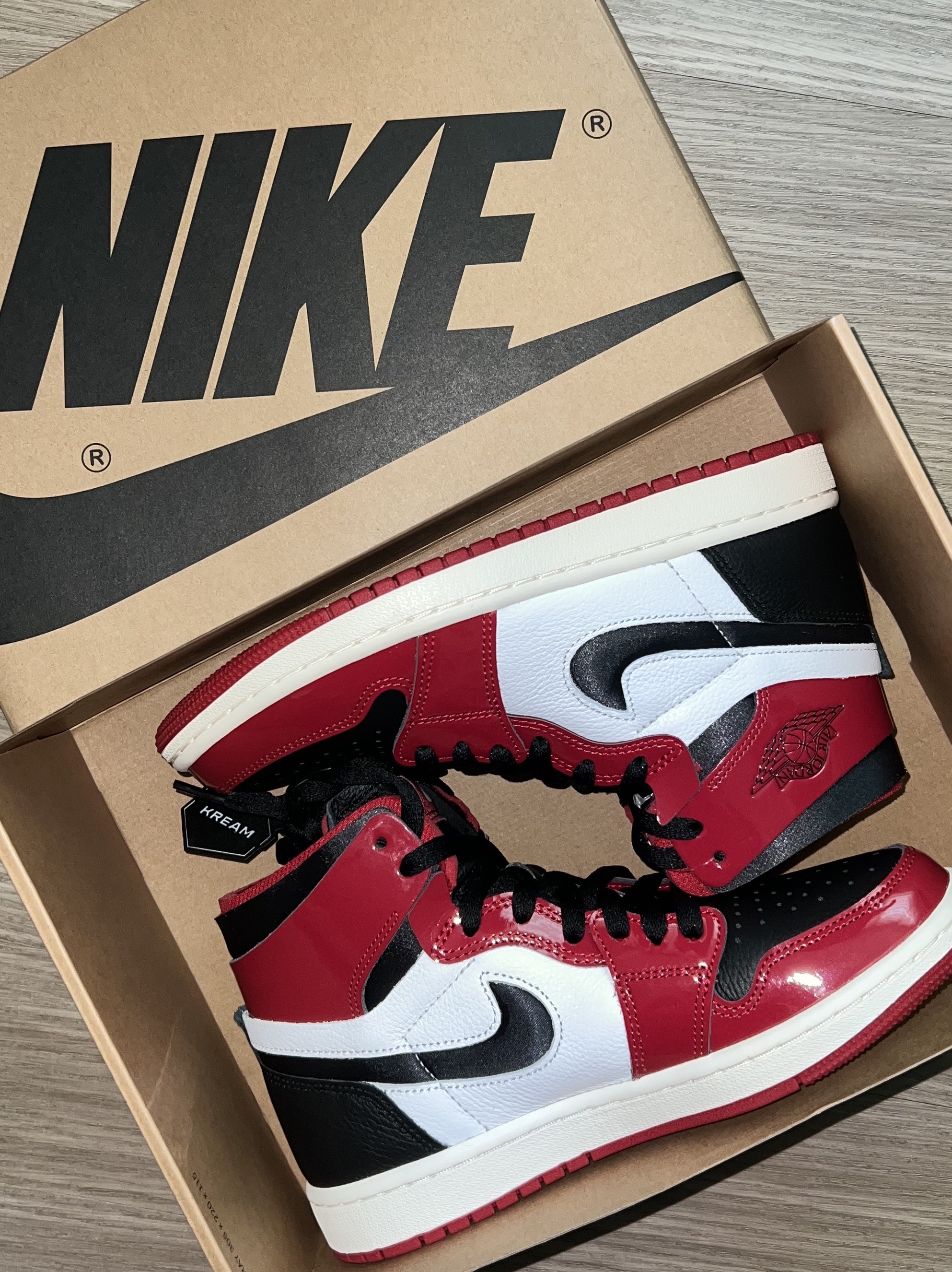 (W) Jordan 1 Zoom Air CMFT Gym Red Black 착용 스타일 - 1