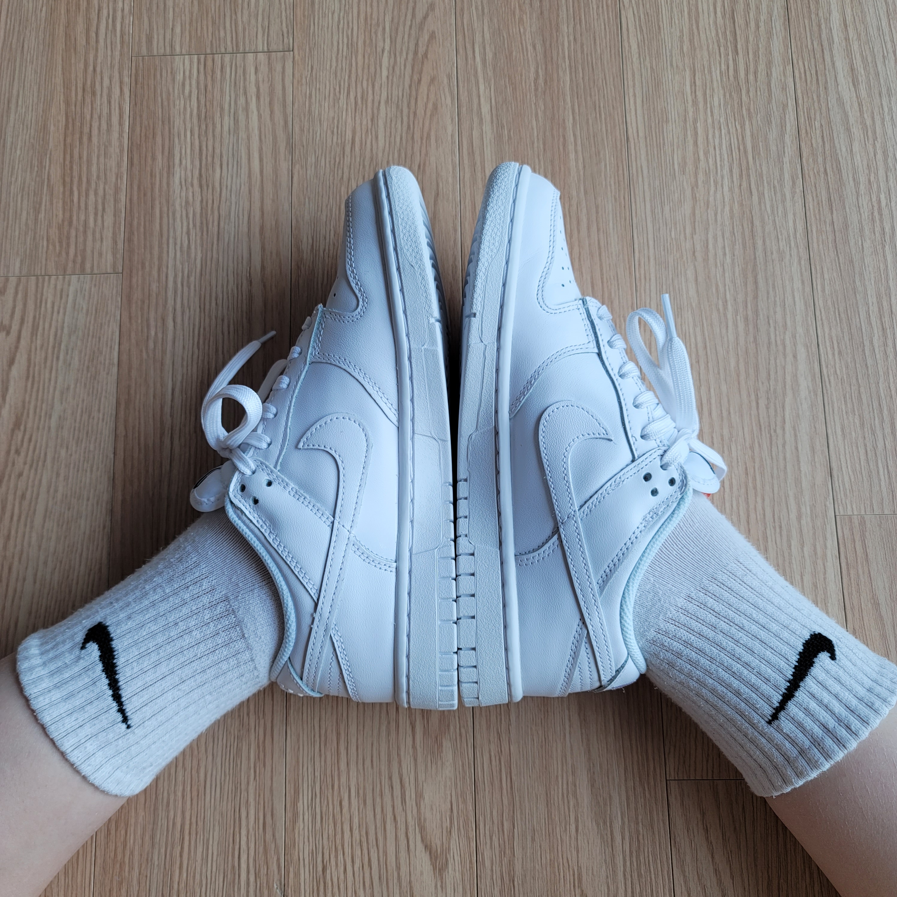 (W) Nike Dunk Low Triple White 착용 스타일