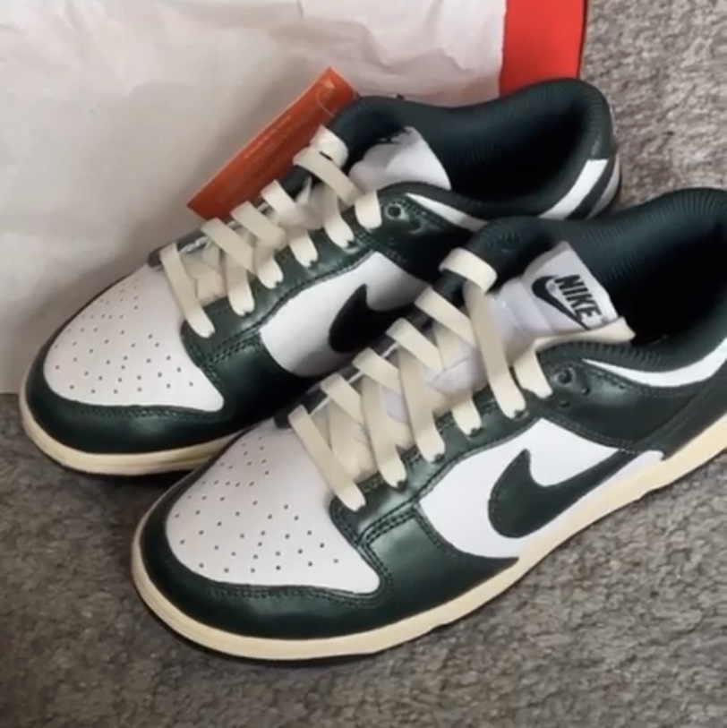 (W) Nike Dunk Low Vintage Green 착용 스타일