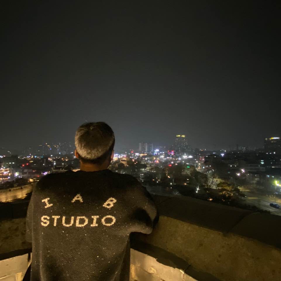 IAB Studio Knit Black 착용 스타일 - 1