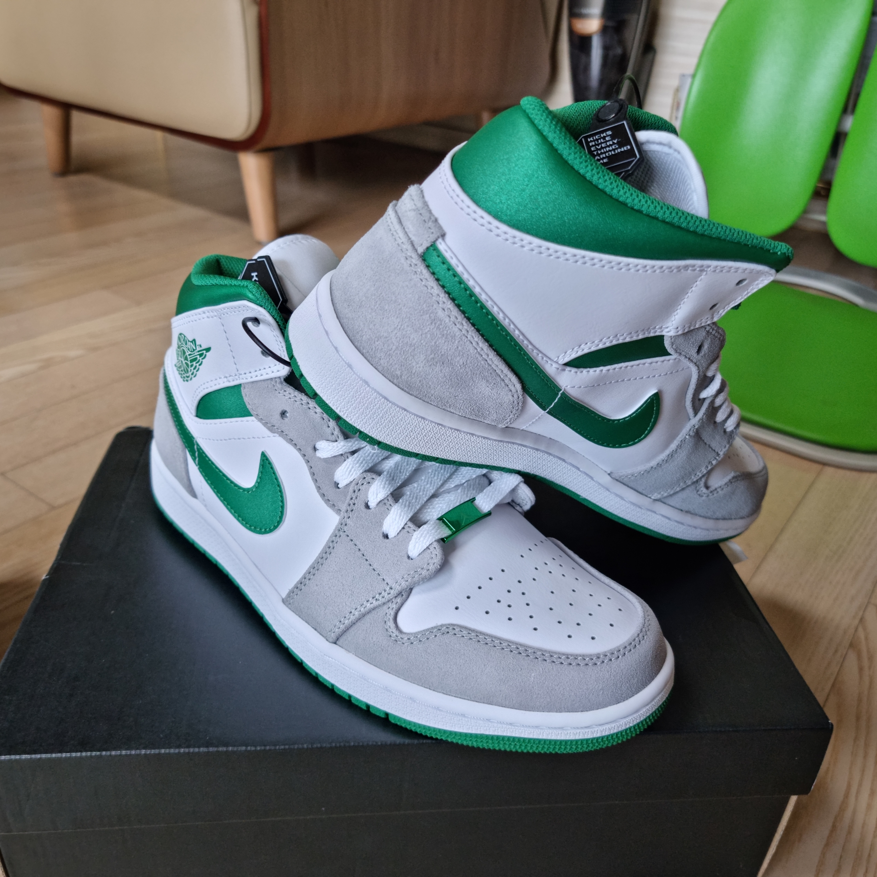 Jordan 1 Mid SE Pine Green Light Smoke Grey 착용 스타일