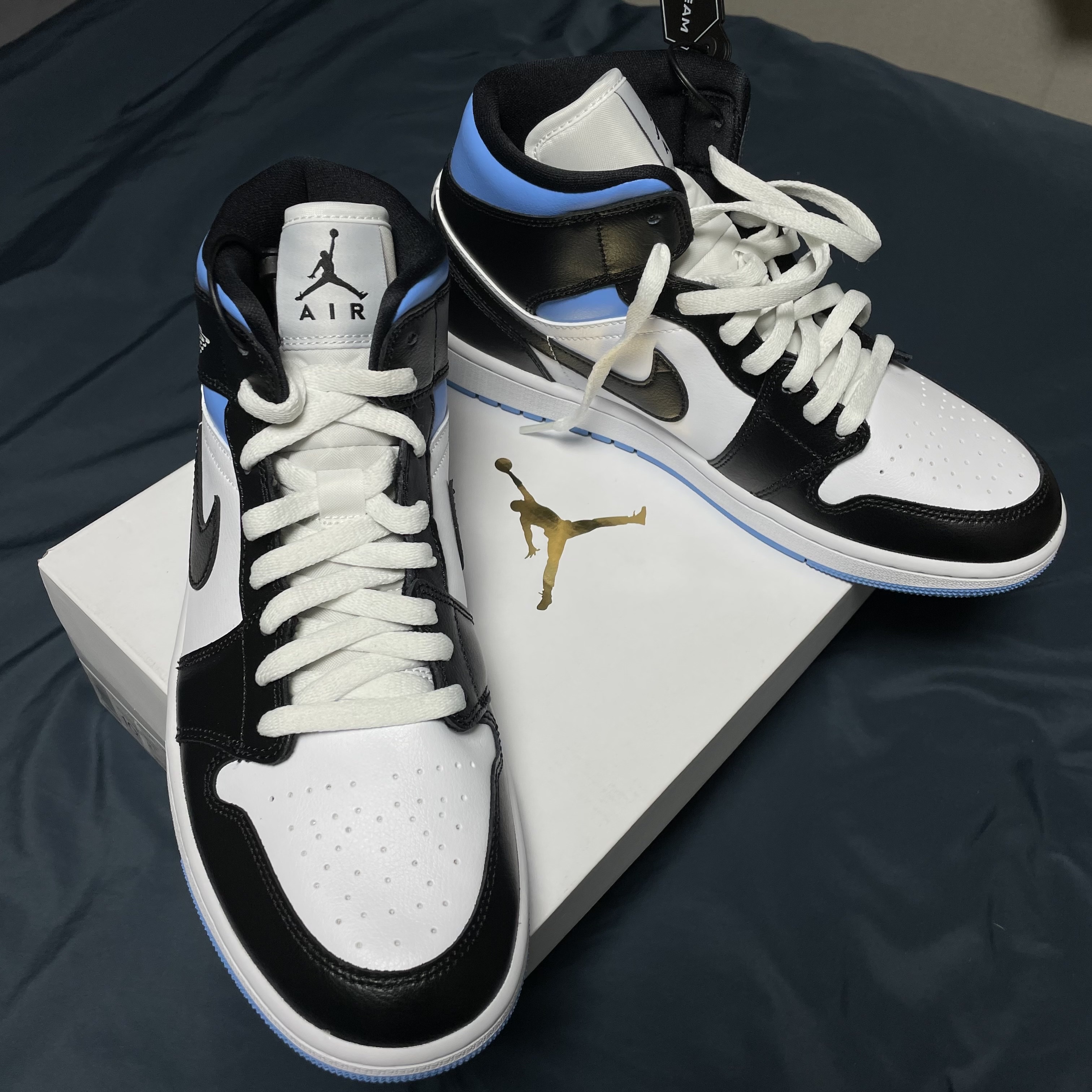 (W) Jordan 1 Mid White Black University Blue 착용 스타일