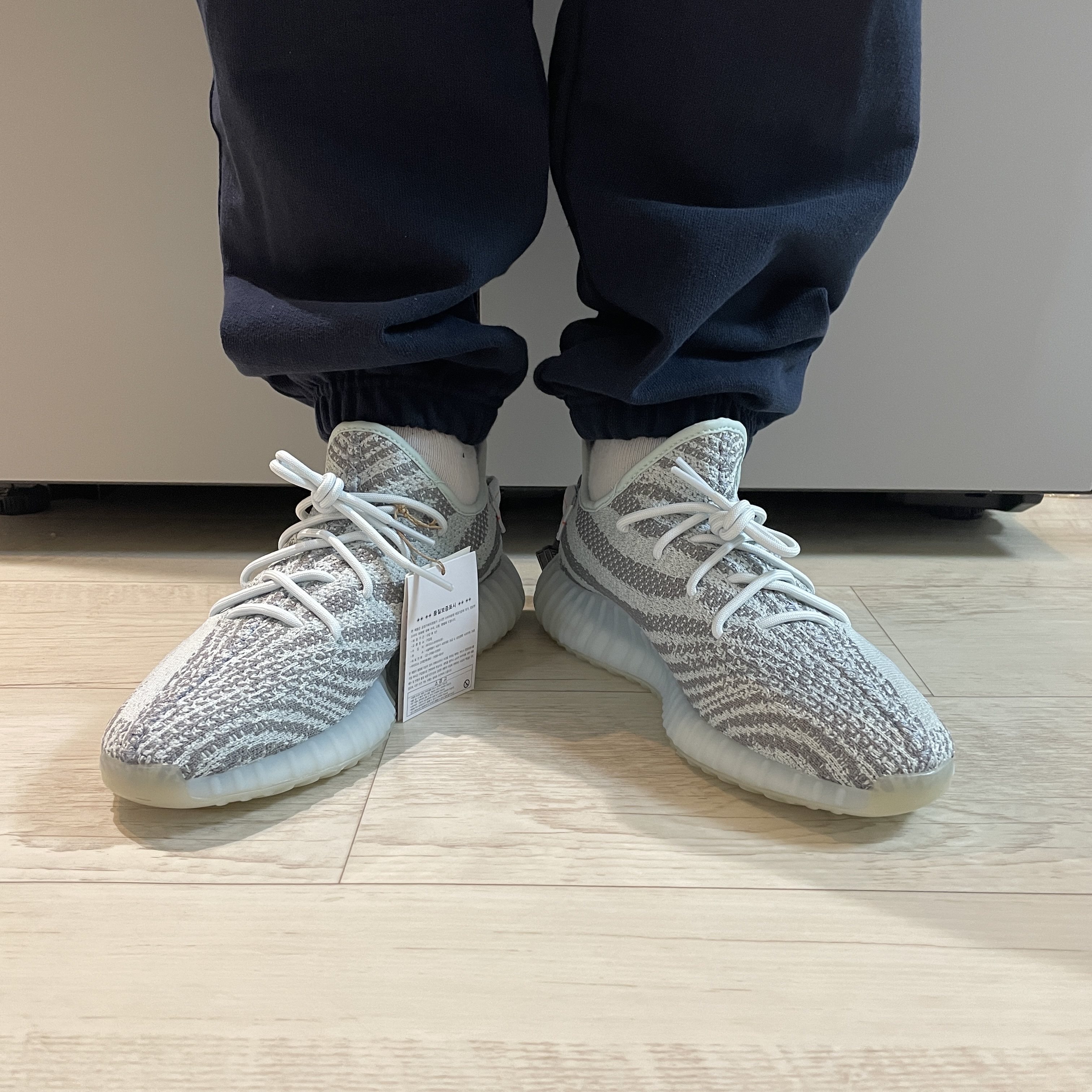 Adidas Yeezy Boost 350 V2 Blue Tint 2017 착용 스타일 - 2