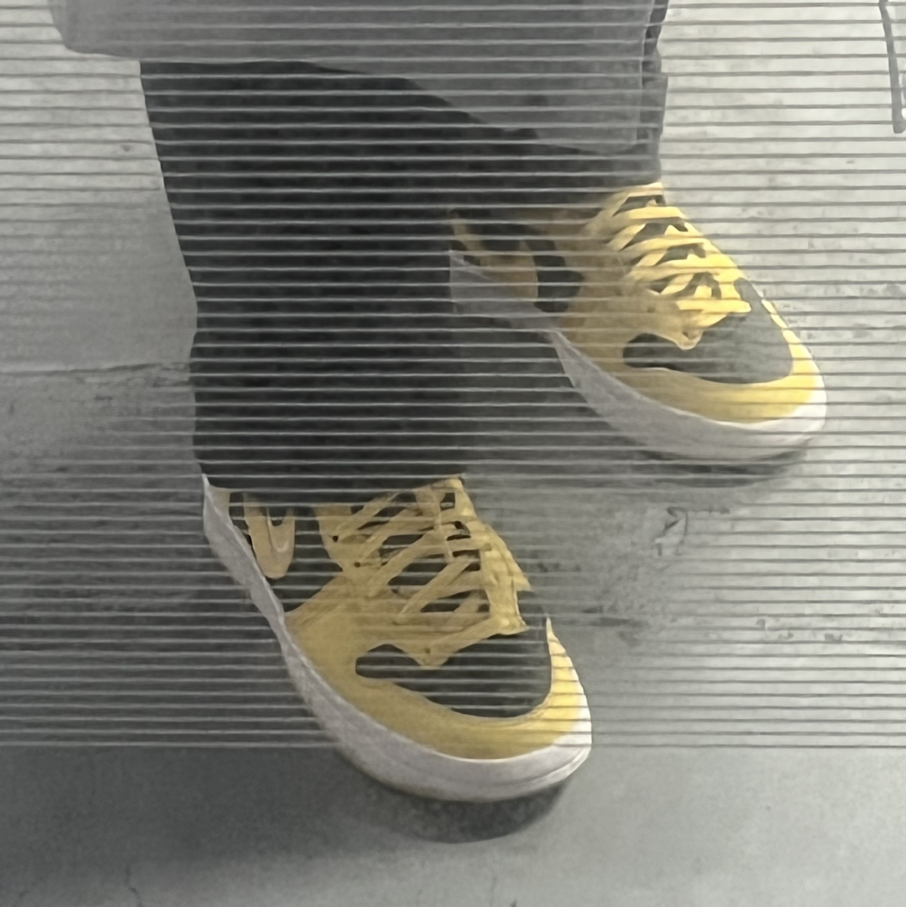(W) Nike Dunk High Up Black and Varsity Maize 착용 스타일 - 3